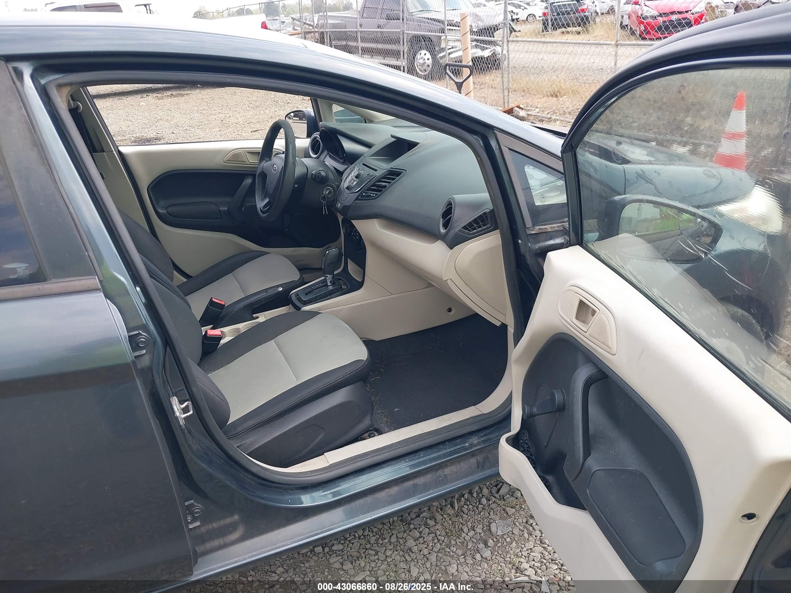 FORD FIESTA image 5