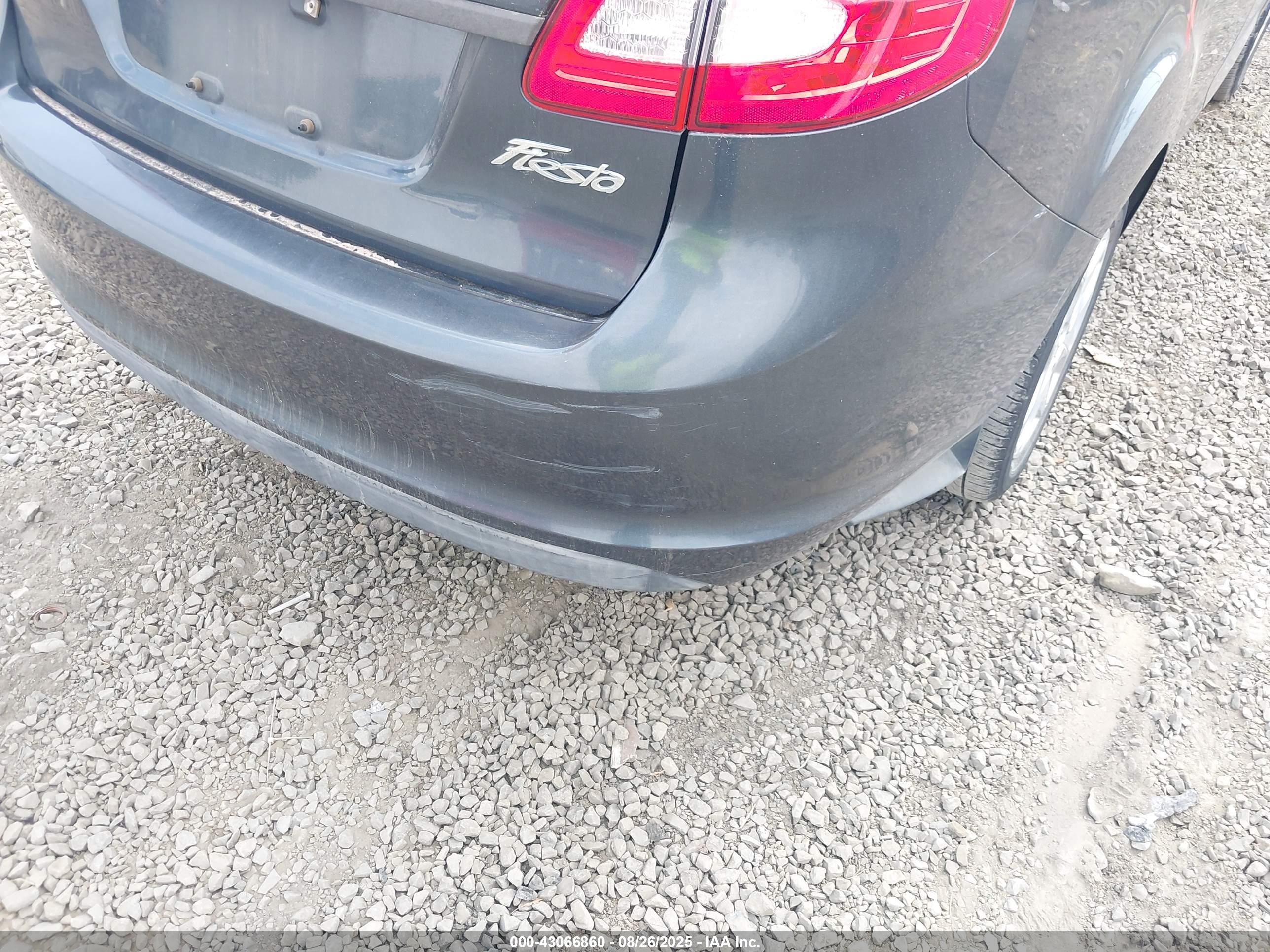 FORD FIESTA image 6