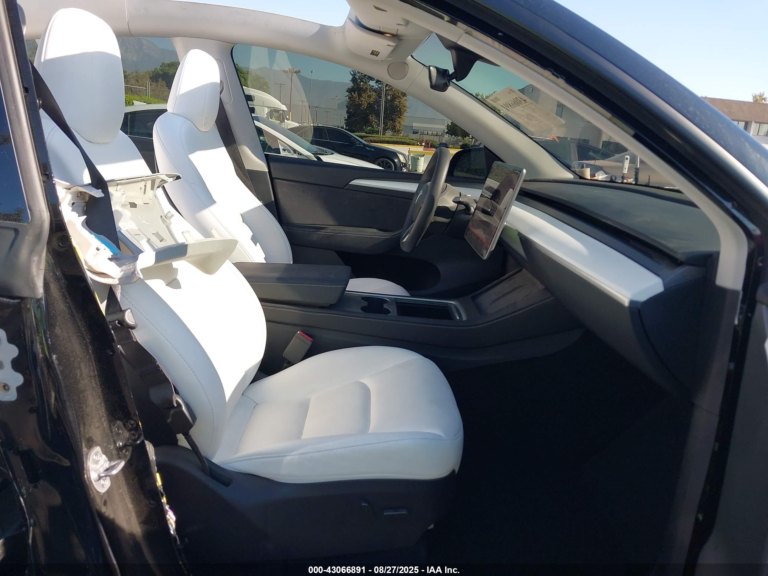 TESLA MODEL image 5