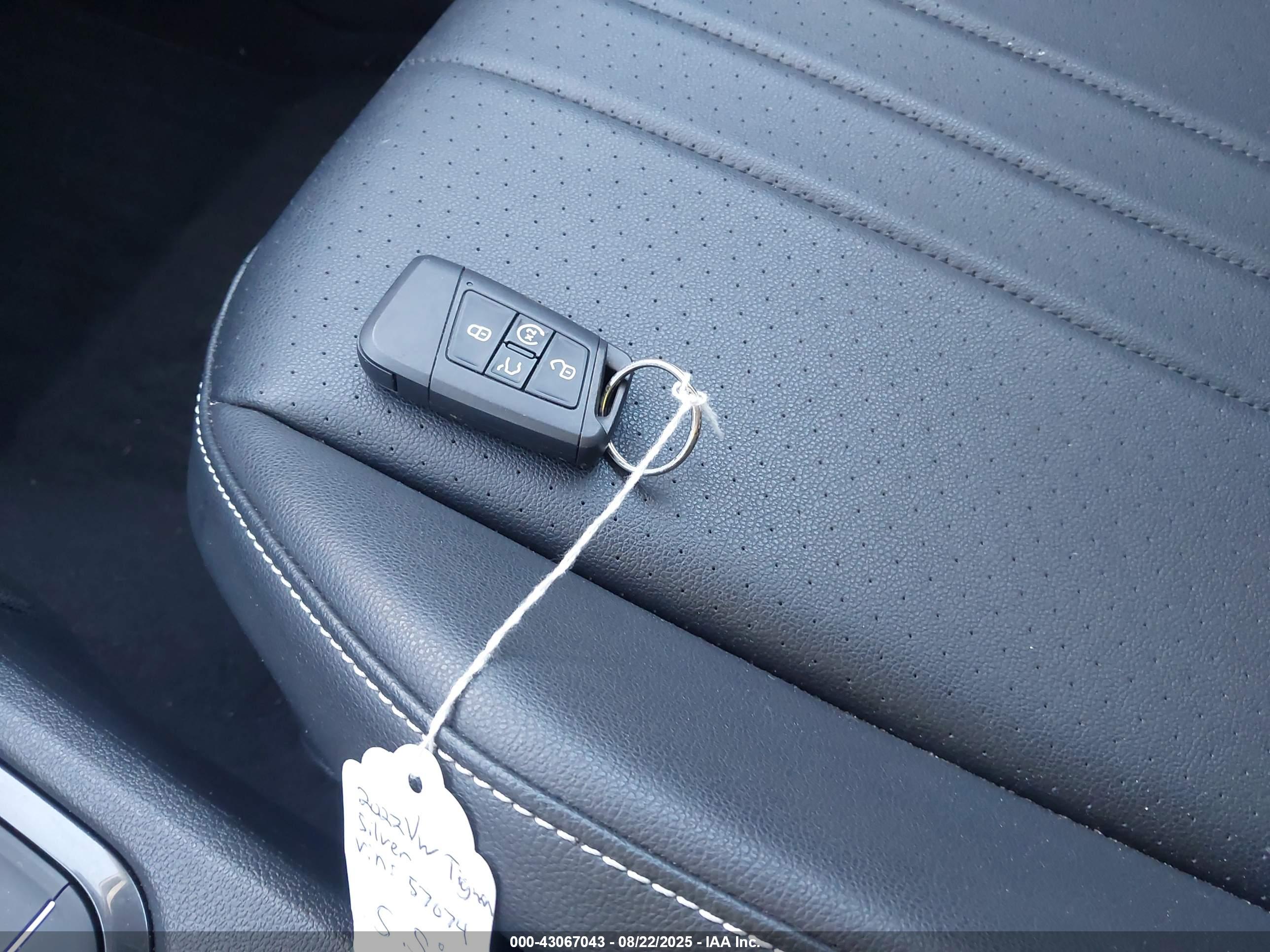 VOLKSWAGEN TIGUAN image 11