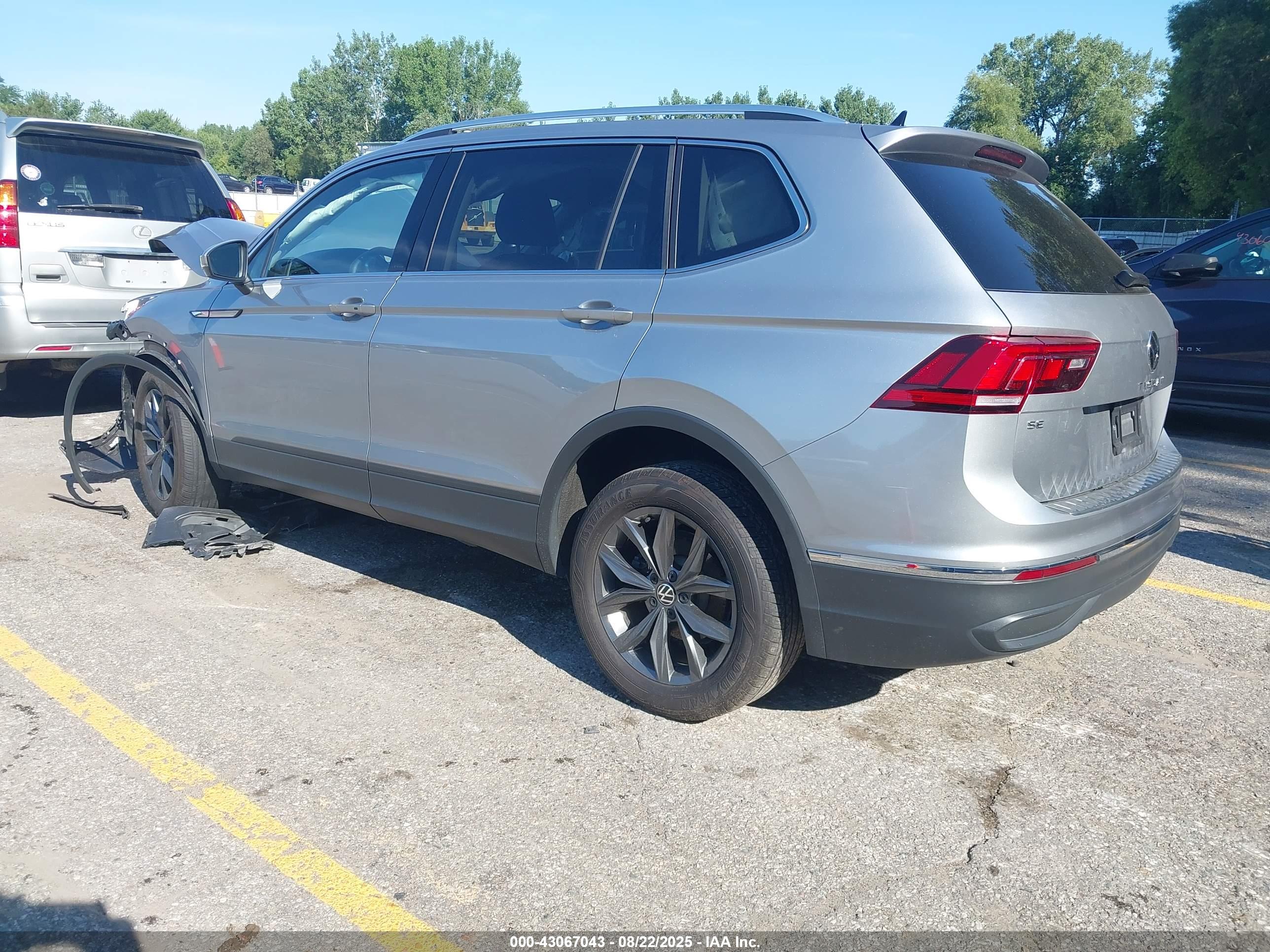 VOLKSWAGEN TIGUAN image 3