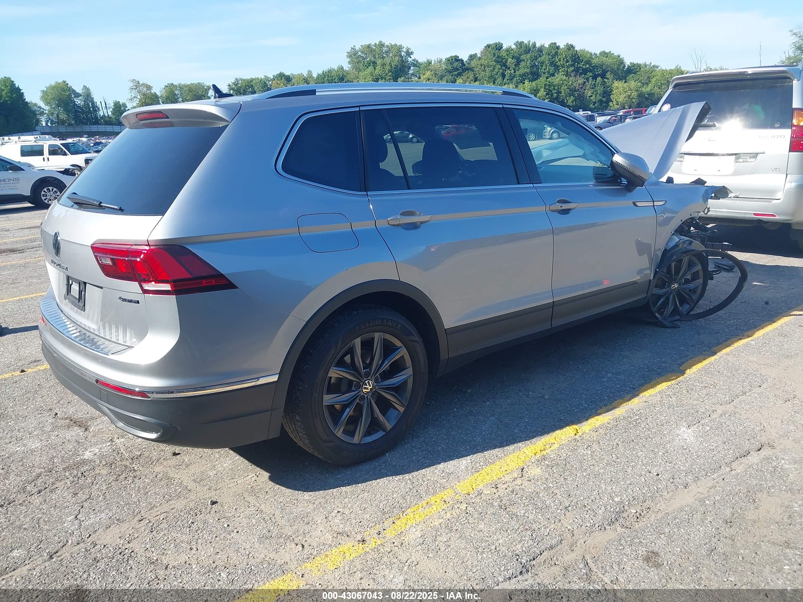 VOLKSWAGEN TIGUAN image 4