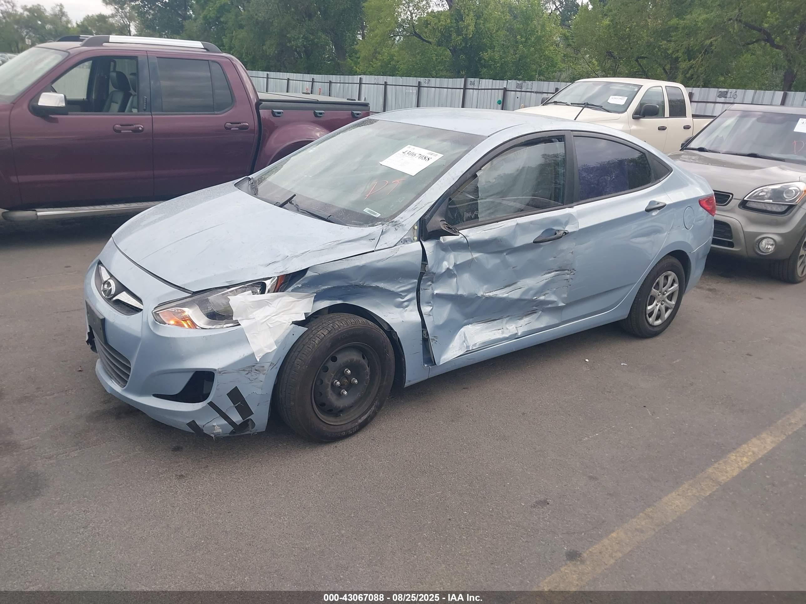 HYUNDAI ACCENT image 2