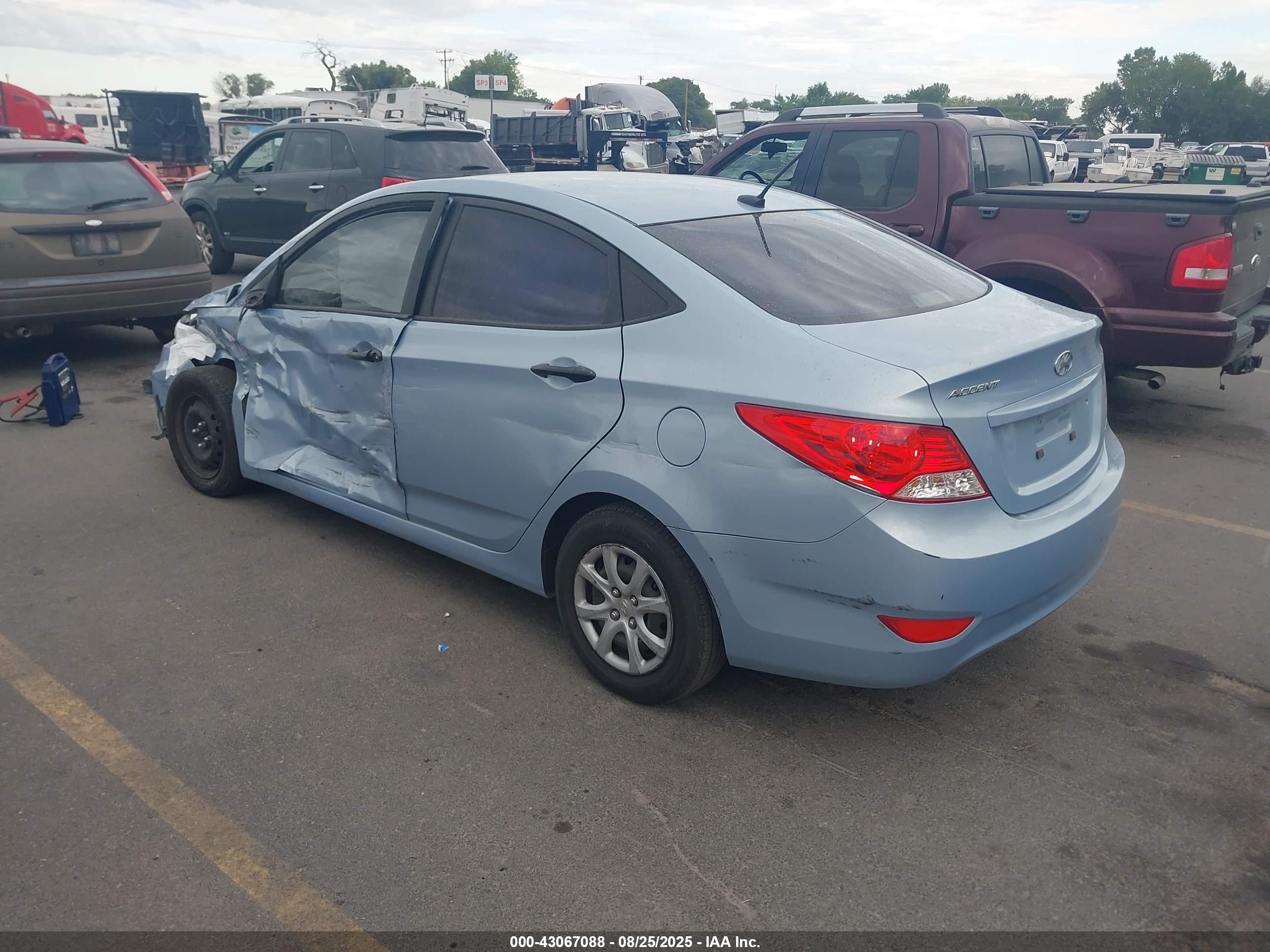 HYUNDAI ACCENT image 3
