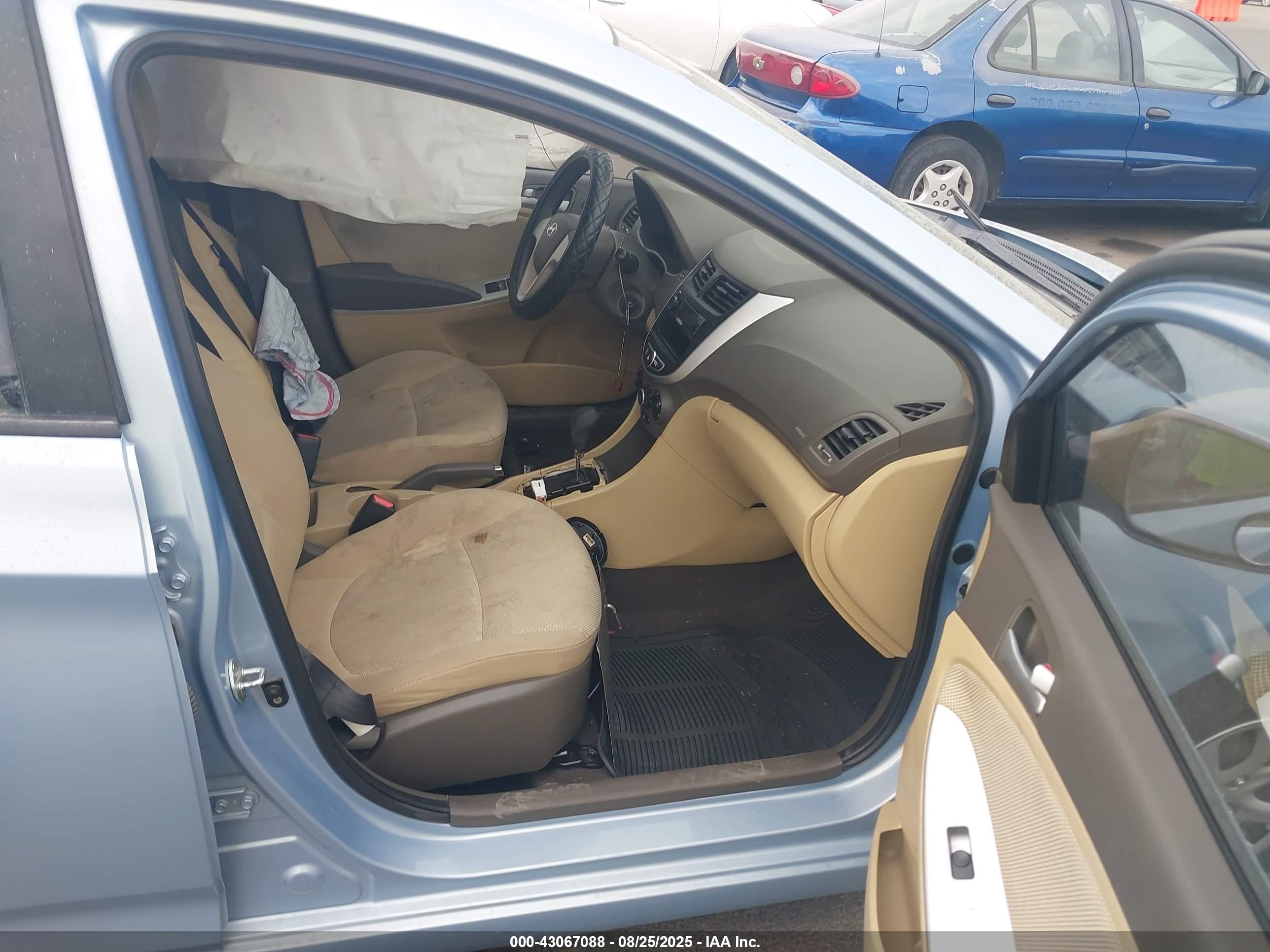 HYUNDAI ACCENT image 5