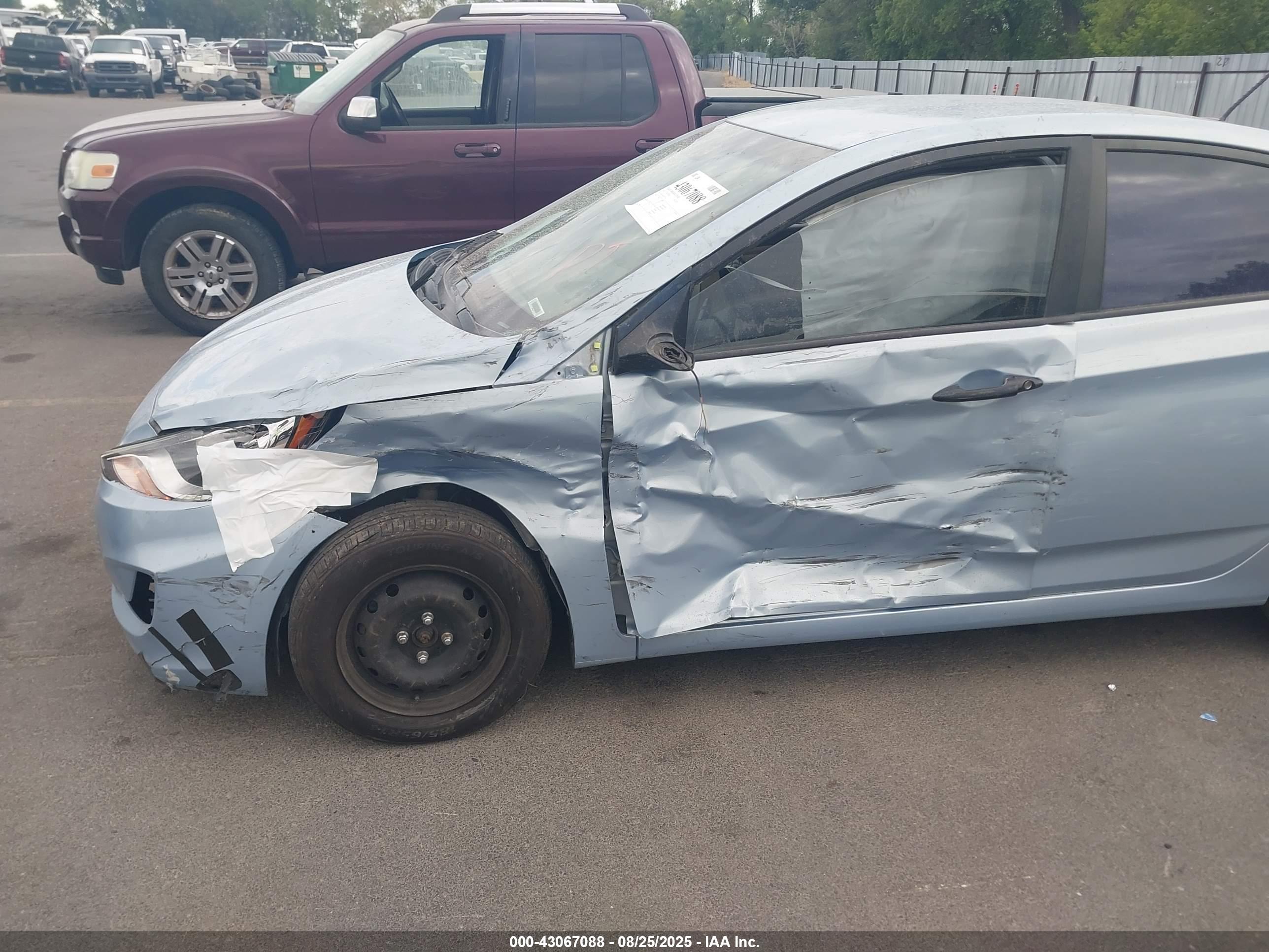 HYUNDAI ACCENT image 6