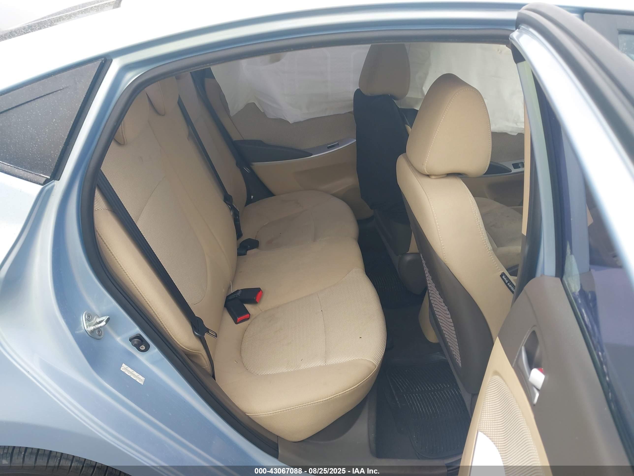 HYUNDAI ACCENT image 8