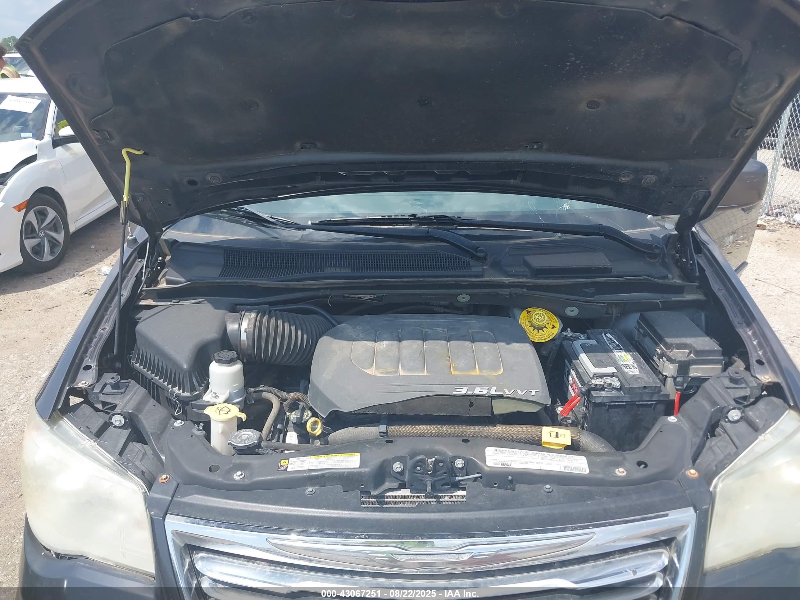 CHRYSLER TOWN image 10