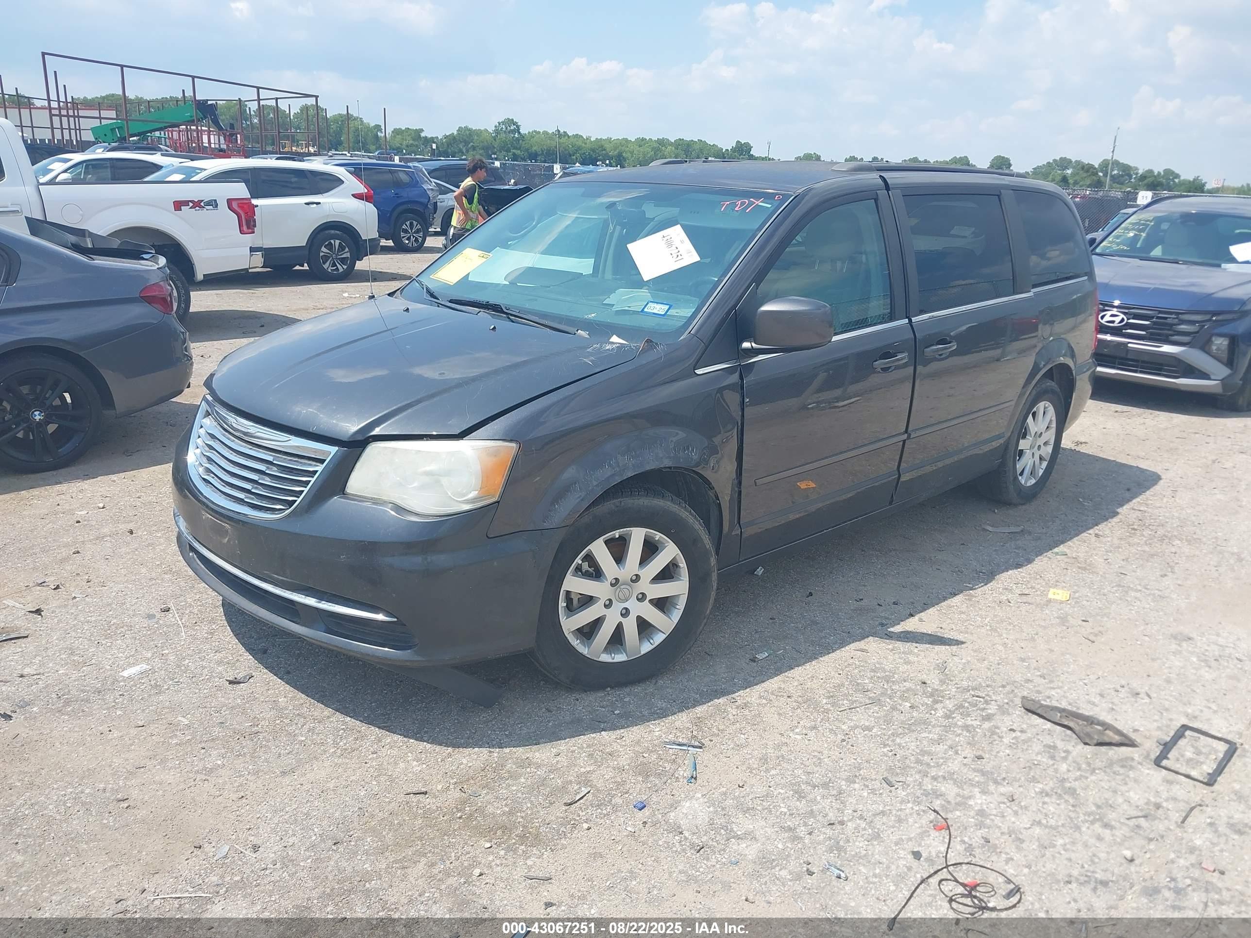 CHRYSLER TOWN image 2