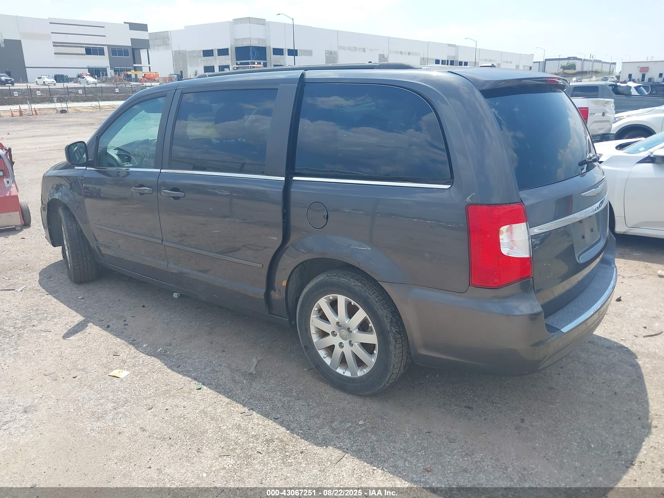 CHRYSLER TOWN image 3