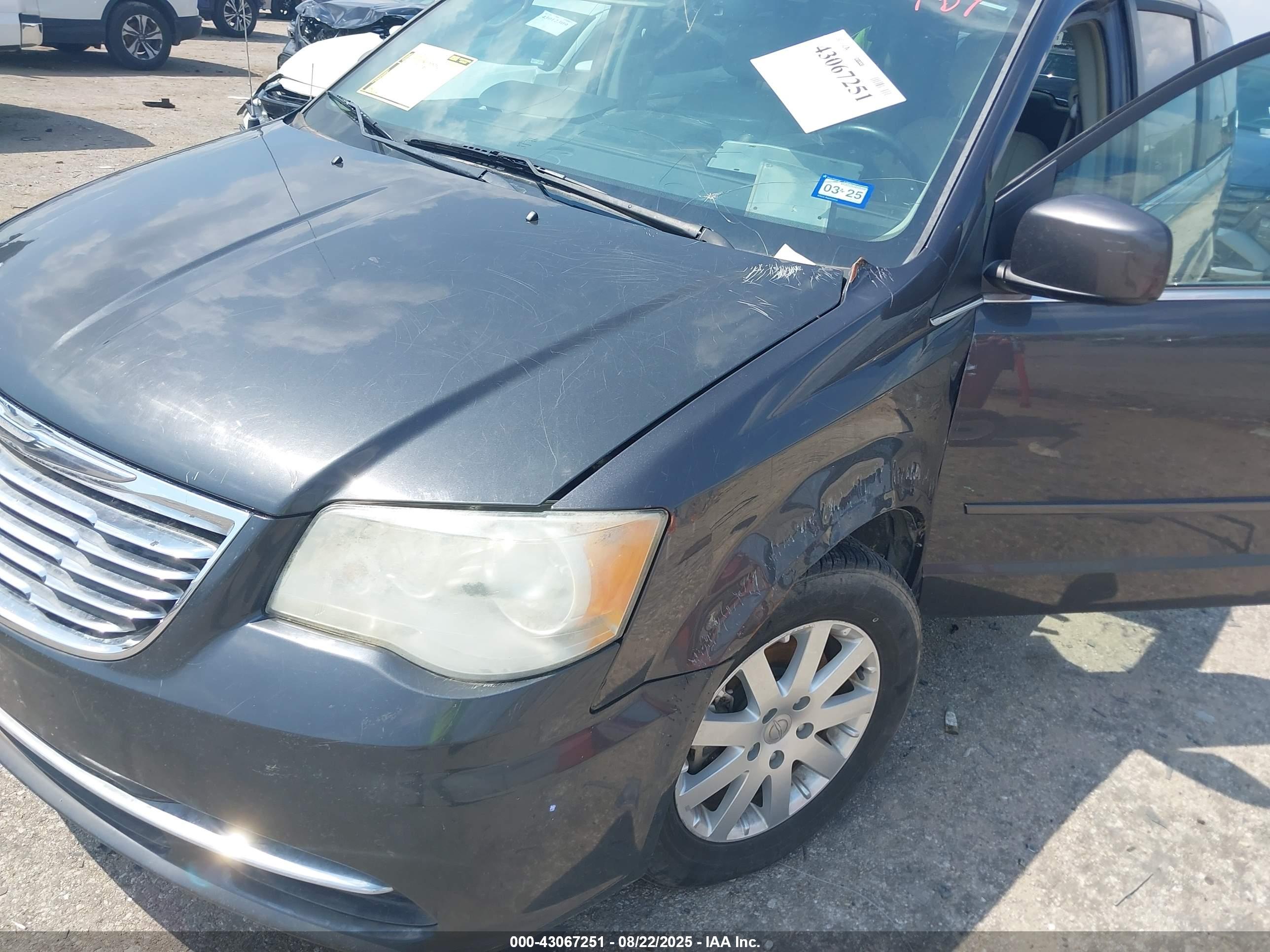 CHRYSLER TOWN image 6