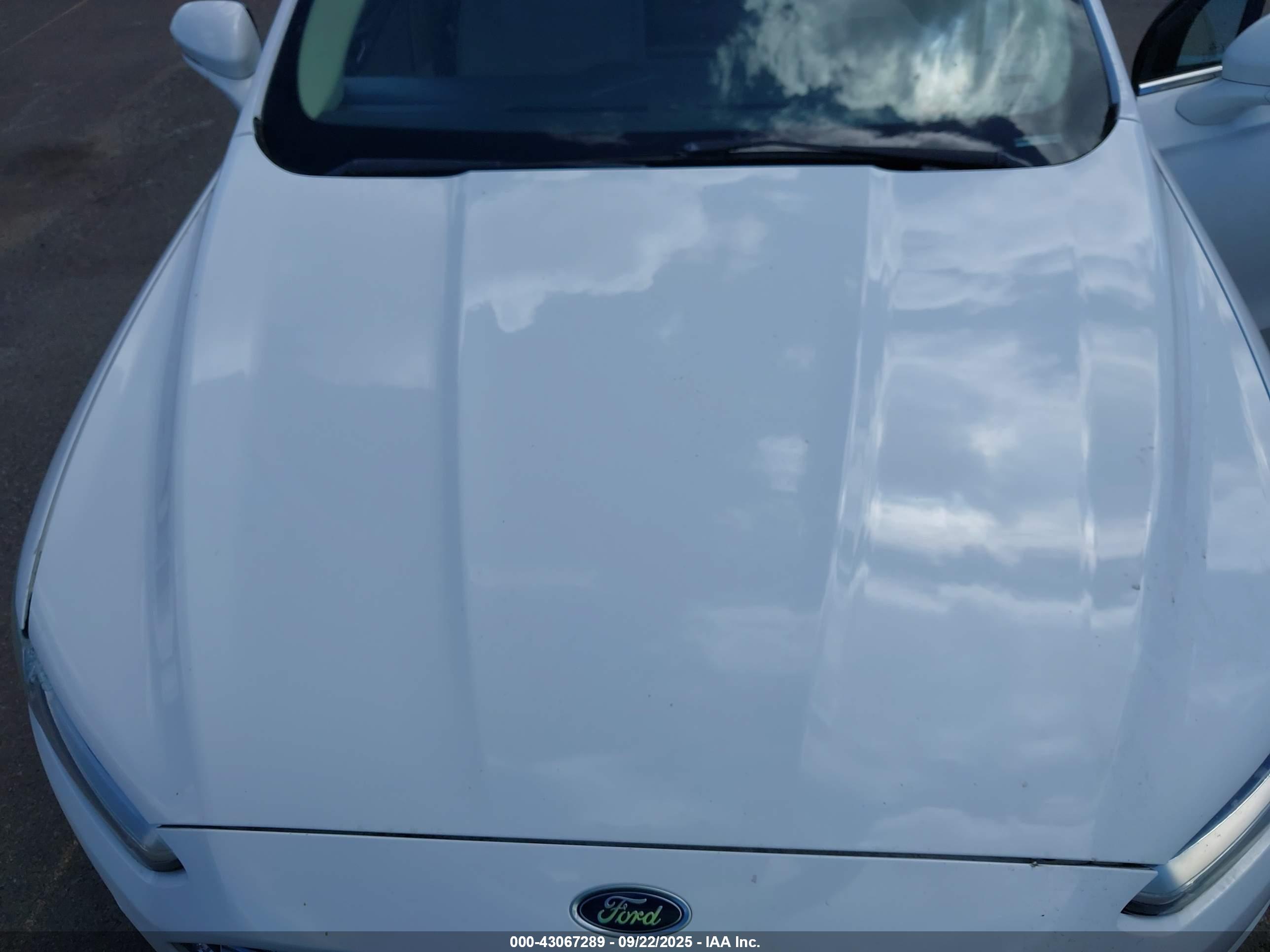 FORD FUSION image 10