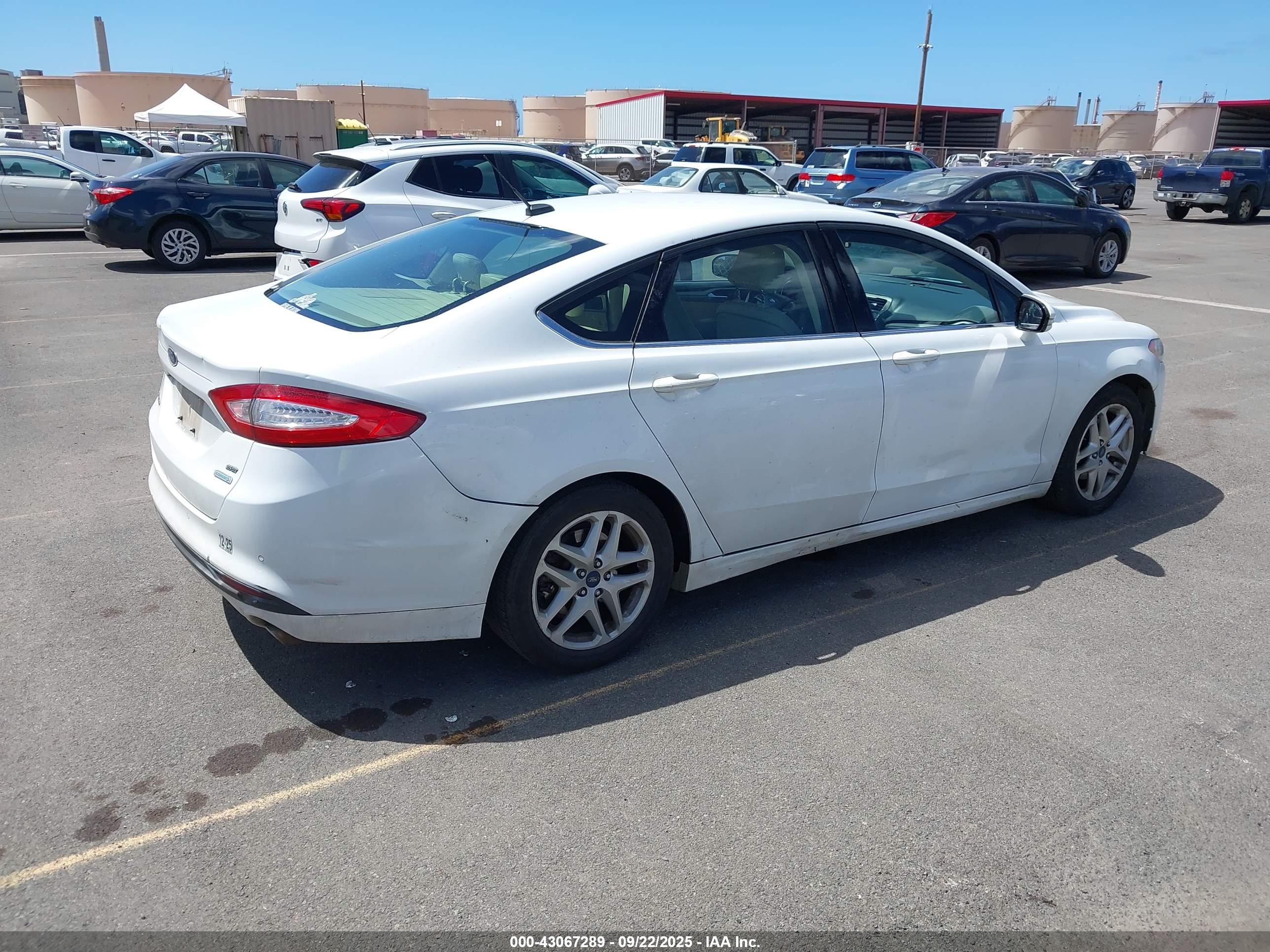 FORD FUSION image 4