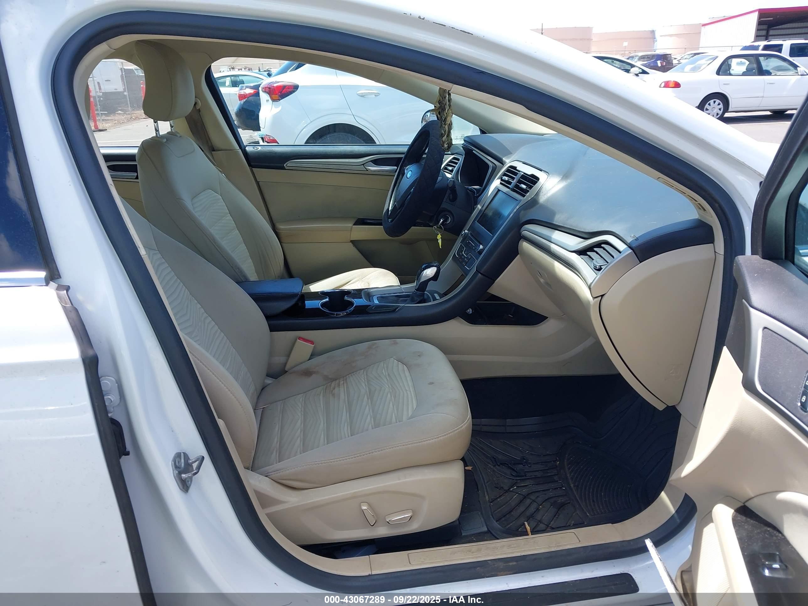 FORD FUSION image 5
