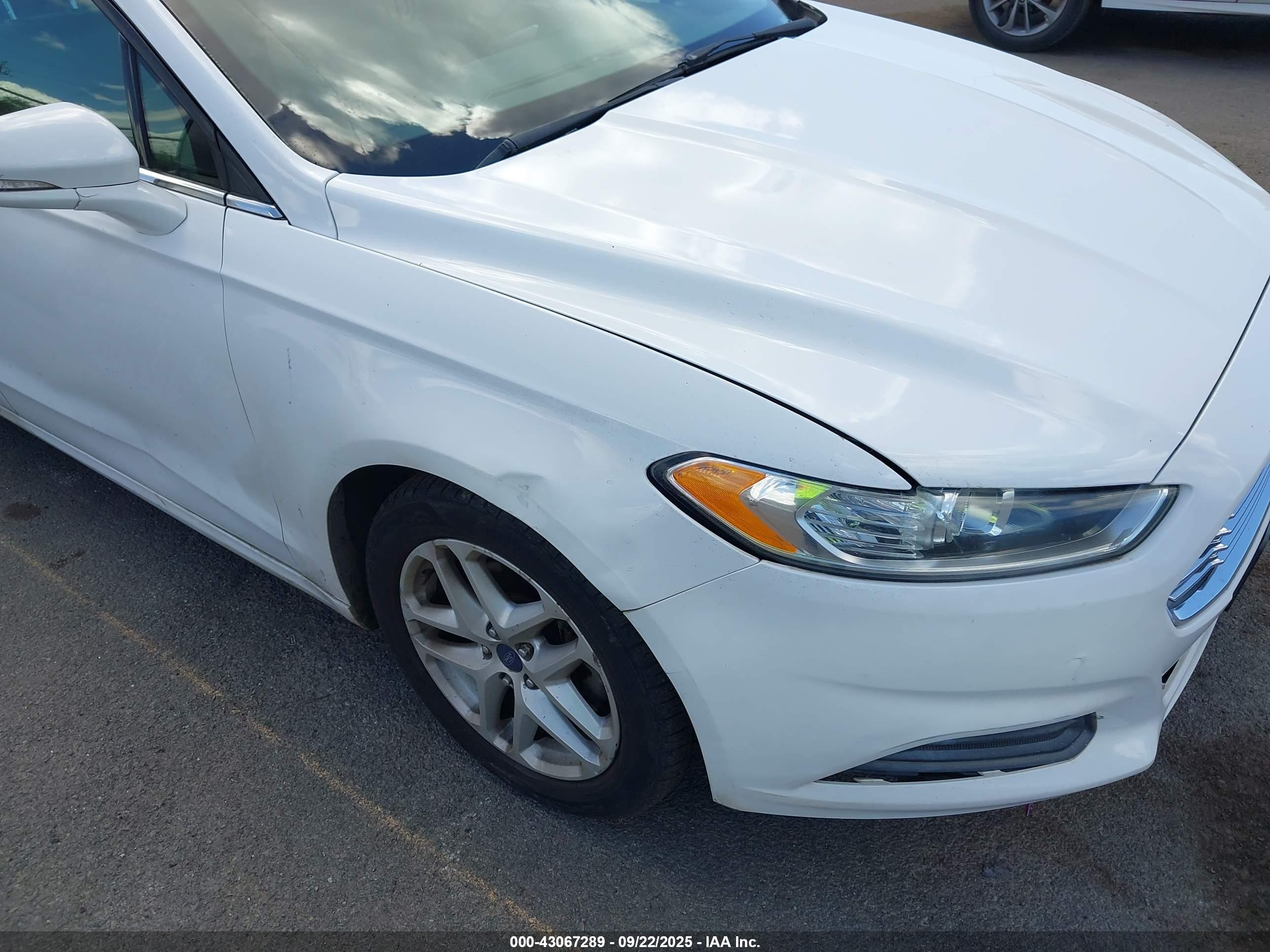FORD FUSION image 6