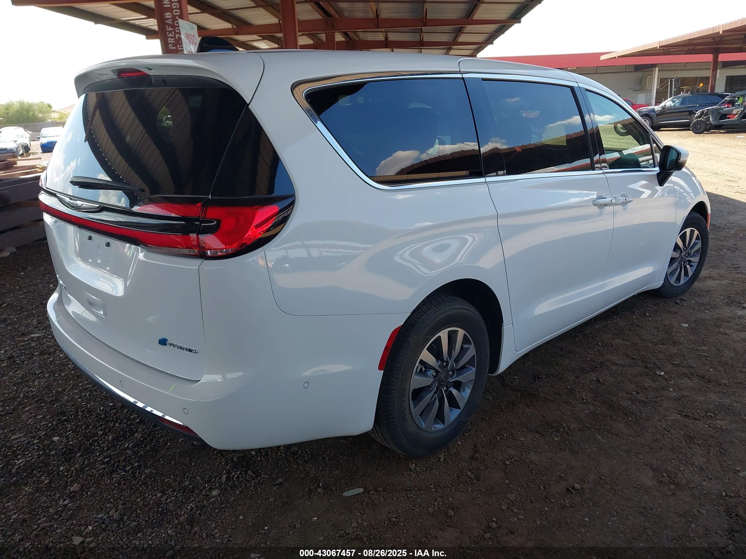 CHRYSLER PACIFICA image 4