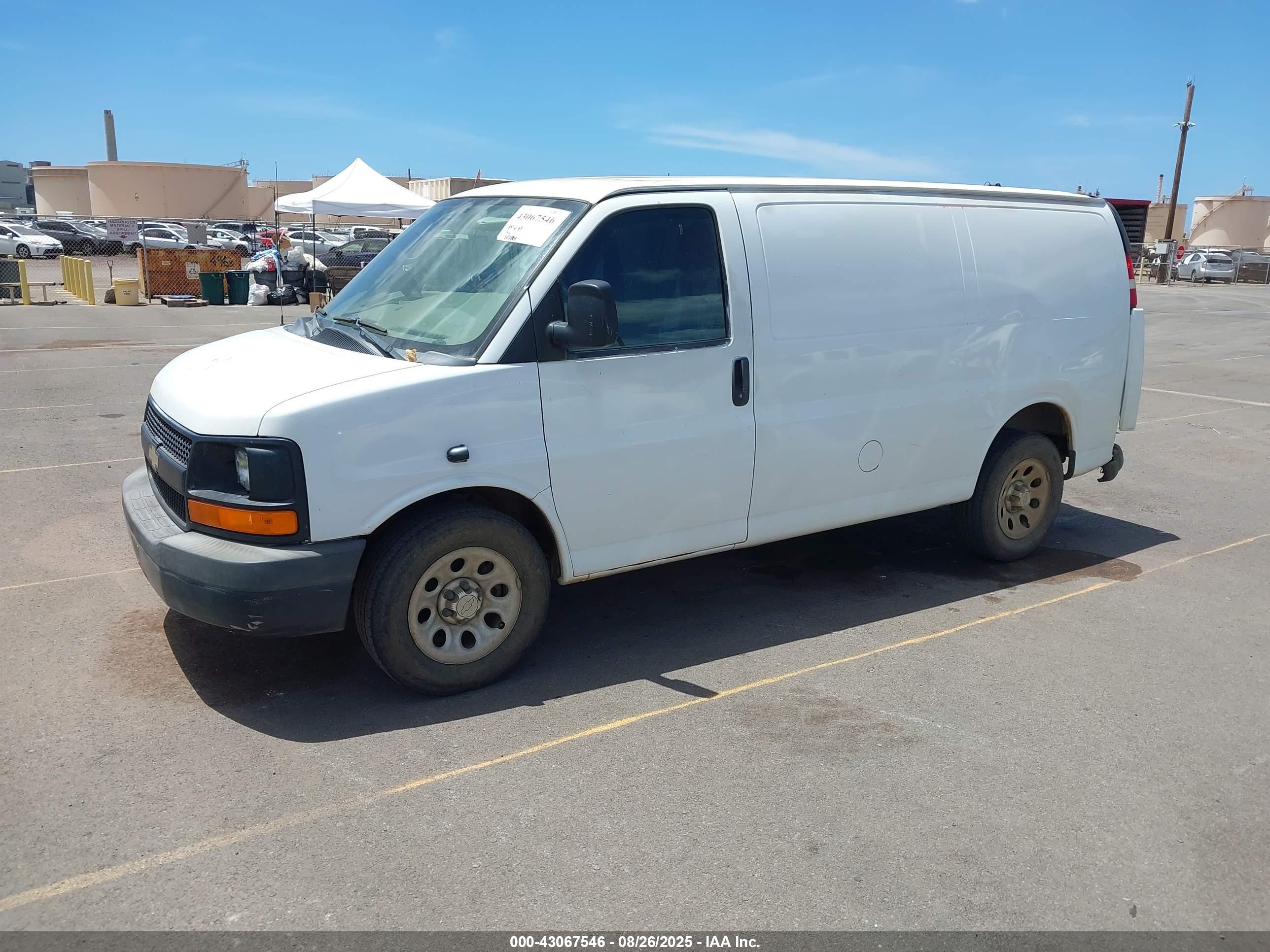 CHEVROLET EXPRESS image 2