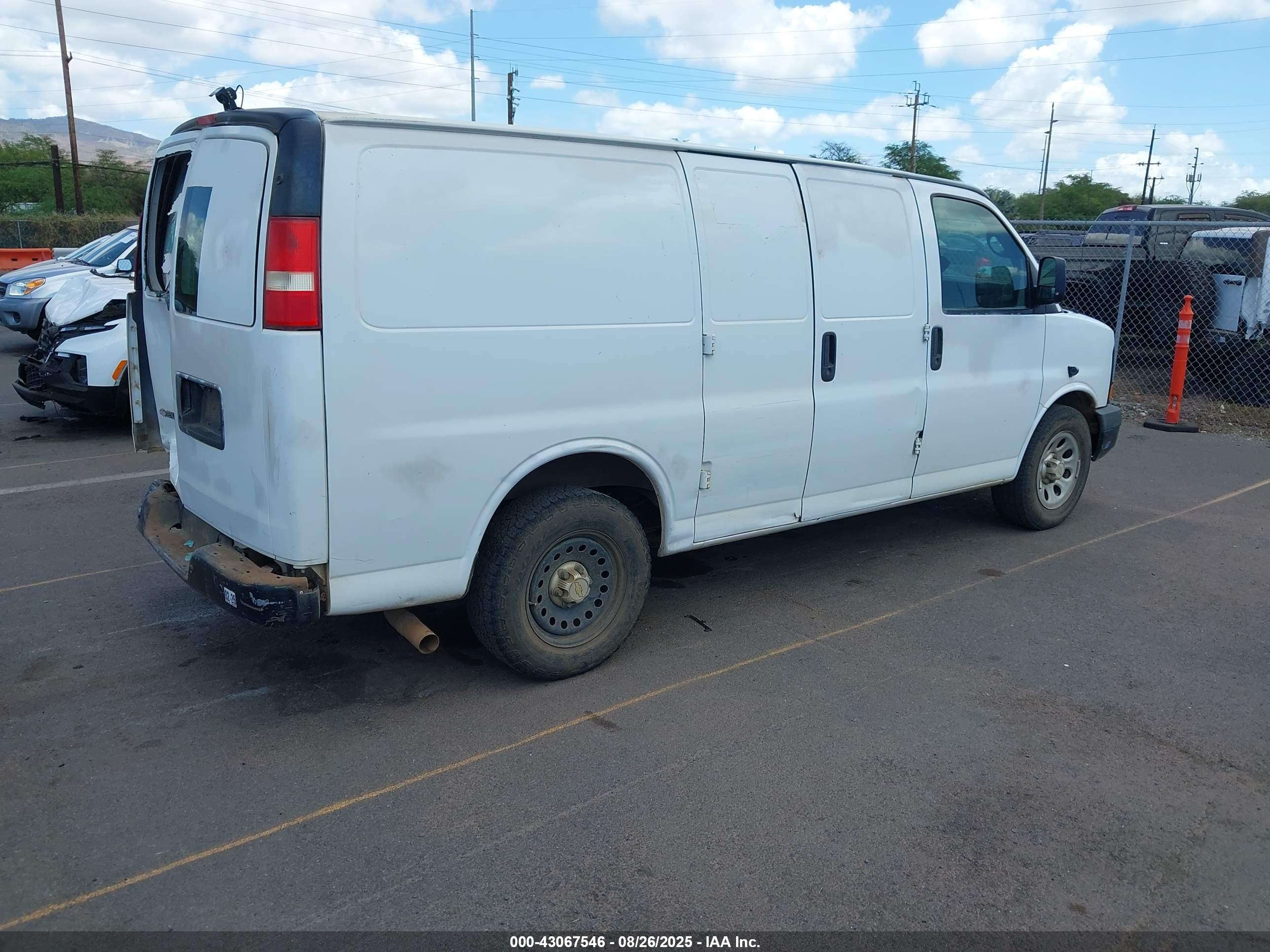 CHEVROLET EXPRESS image 4