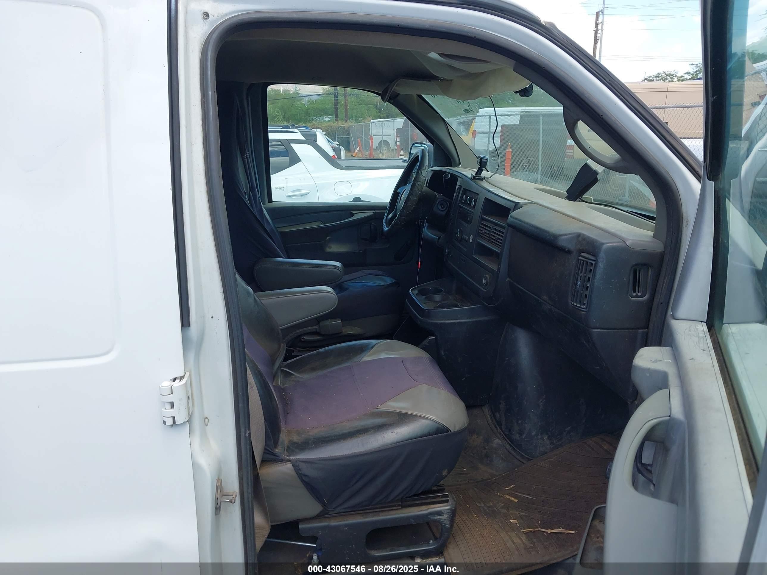 CHEVROLET EXPRESS image 5