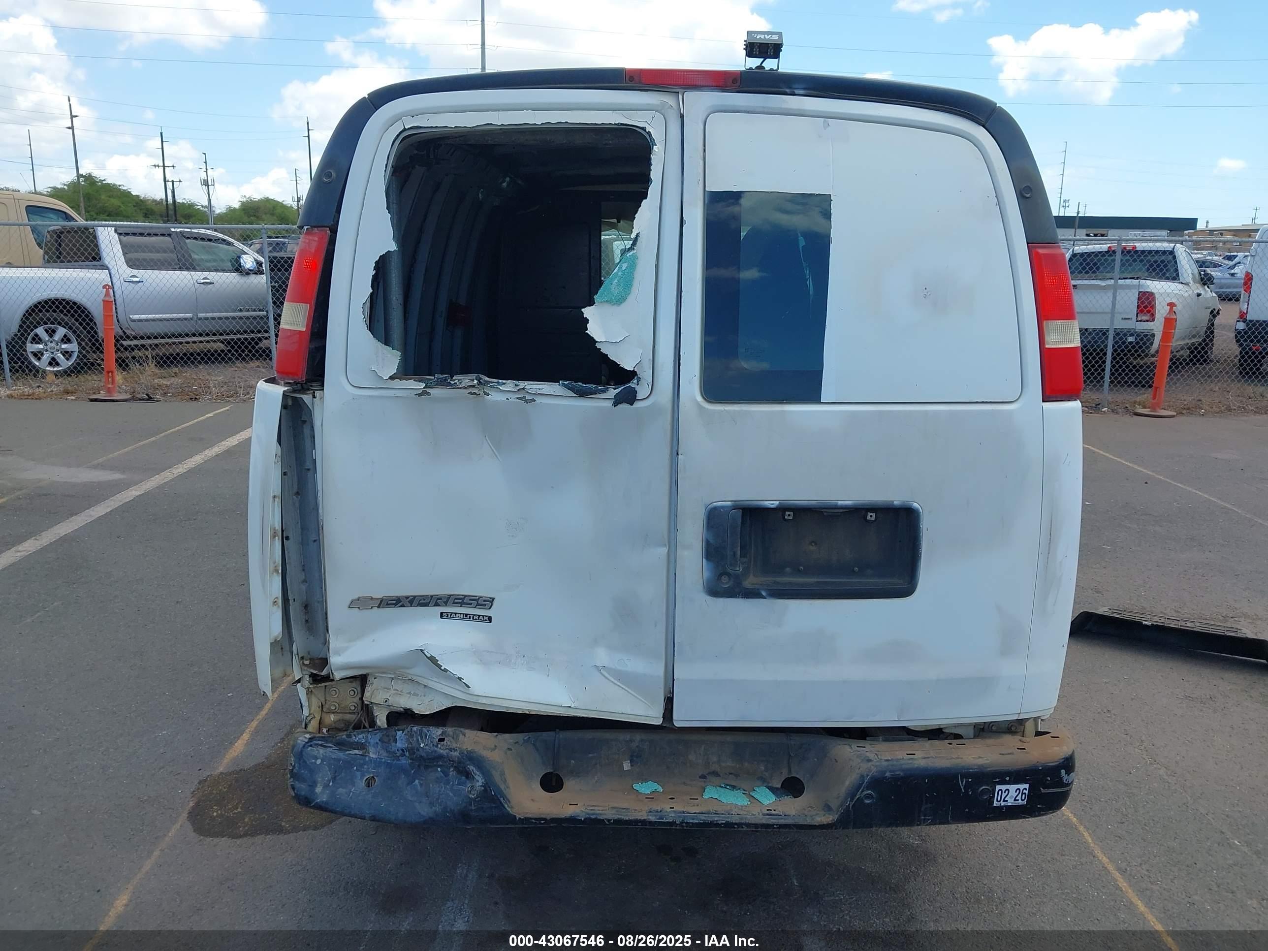 CHEVROLET EXPRESS image 6