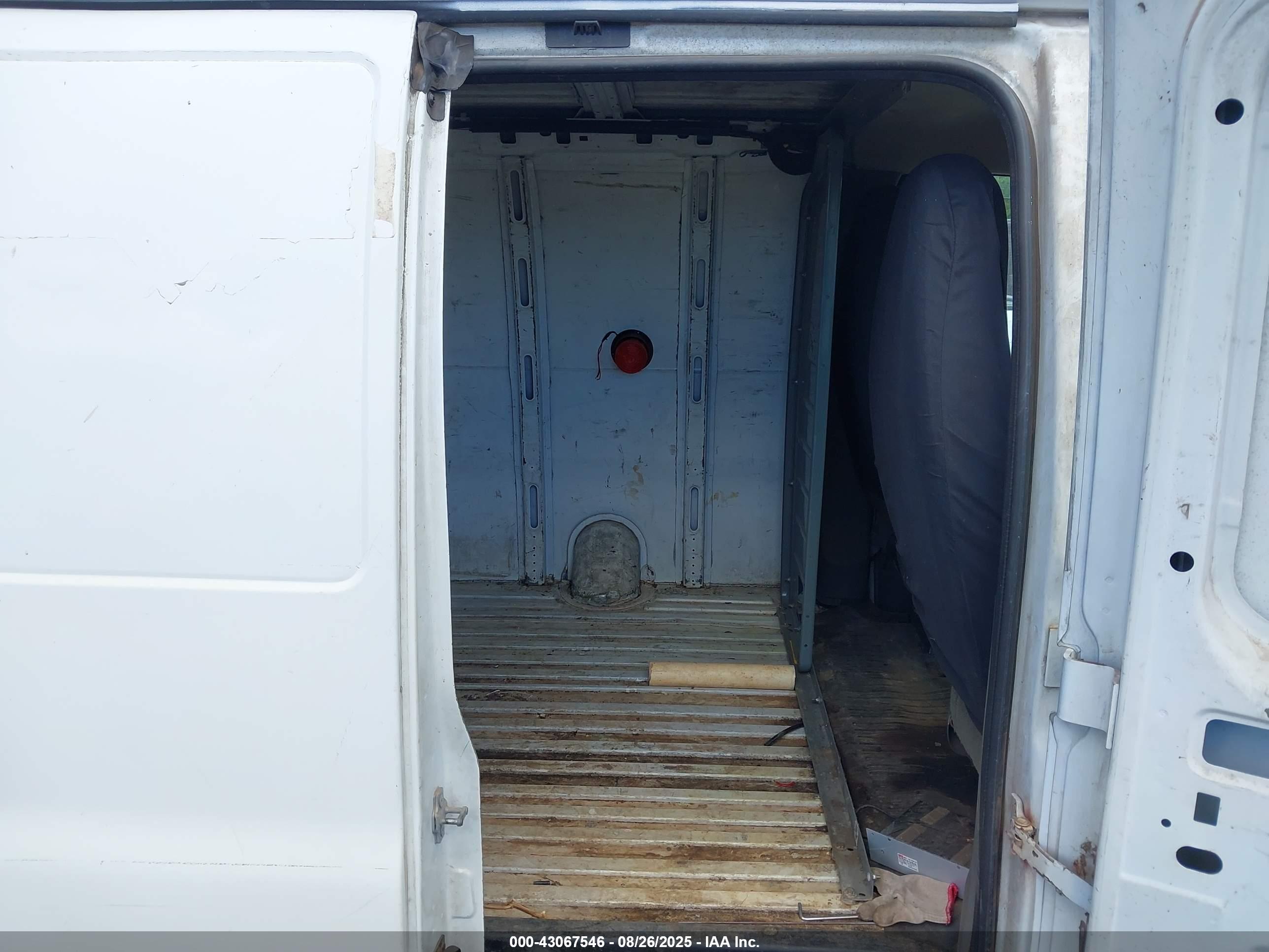 CHEVROLET EXPRESS image 8