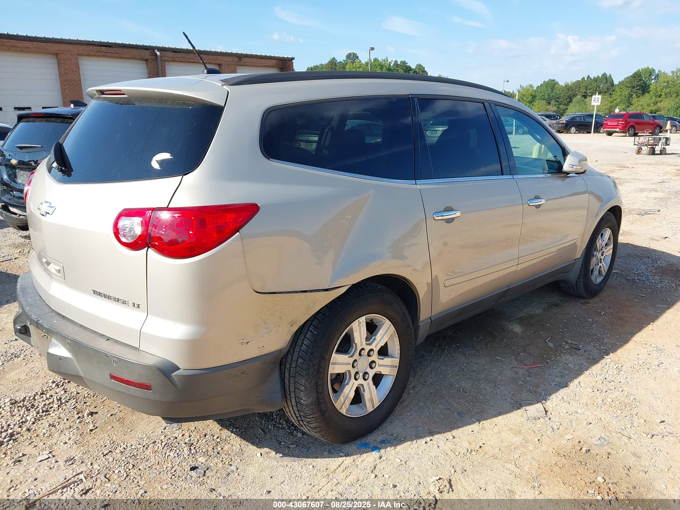 CHEVROLET TRAVERSE image 4