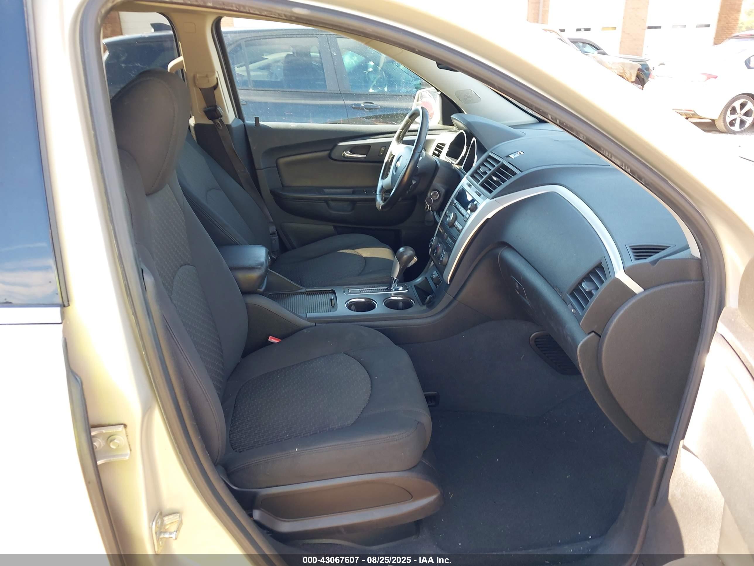 CHEVROLET TRAVERSE image 5