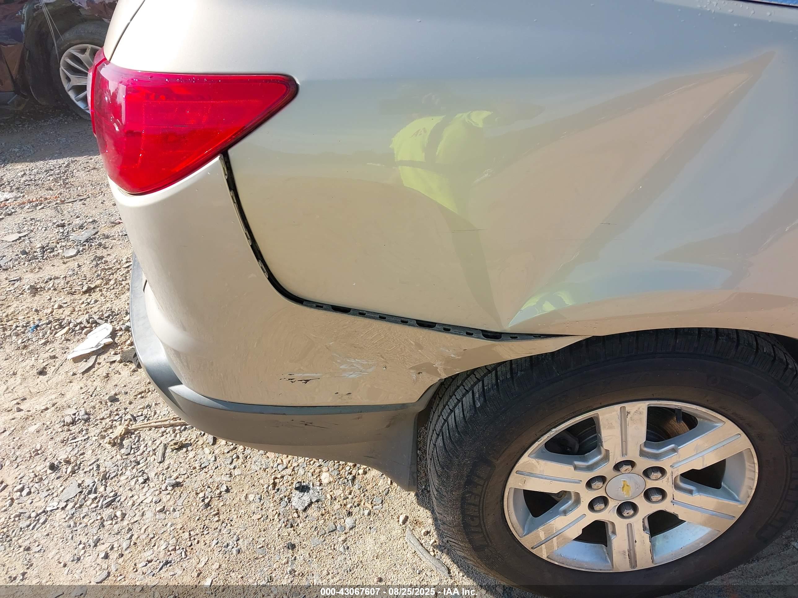 CHEVROLET TRAVERSE image 6