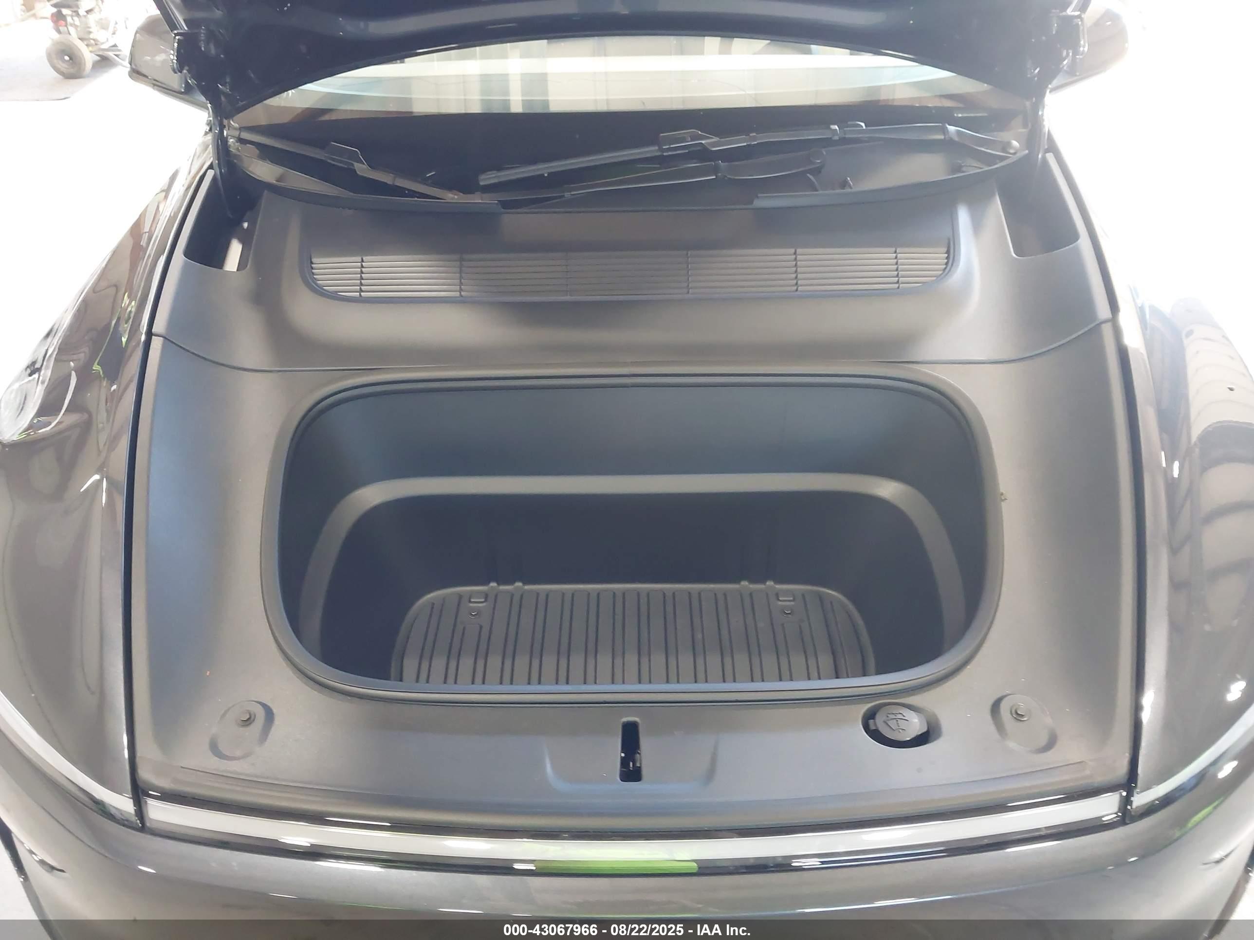 TESLA MODEL image 10