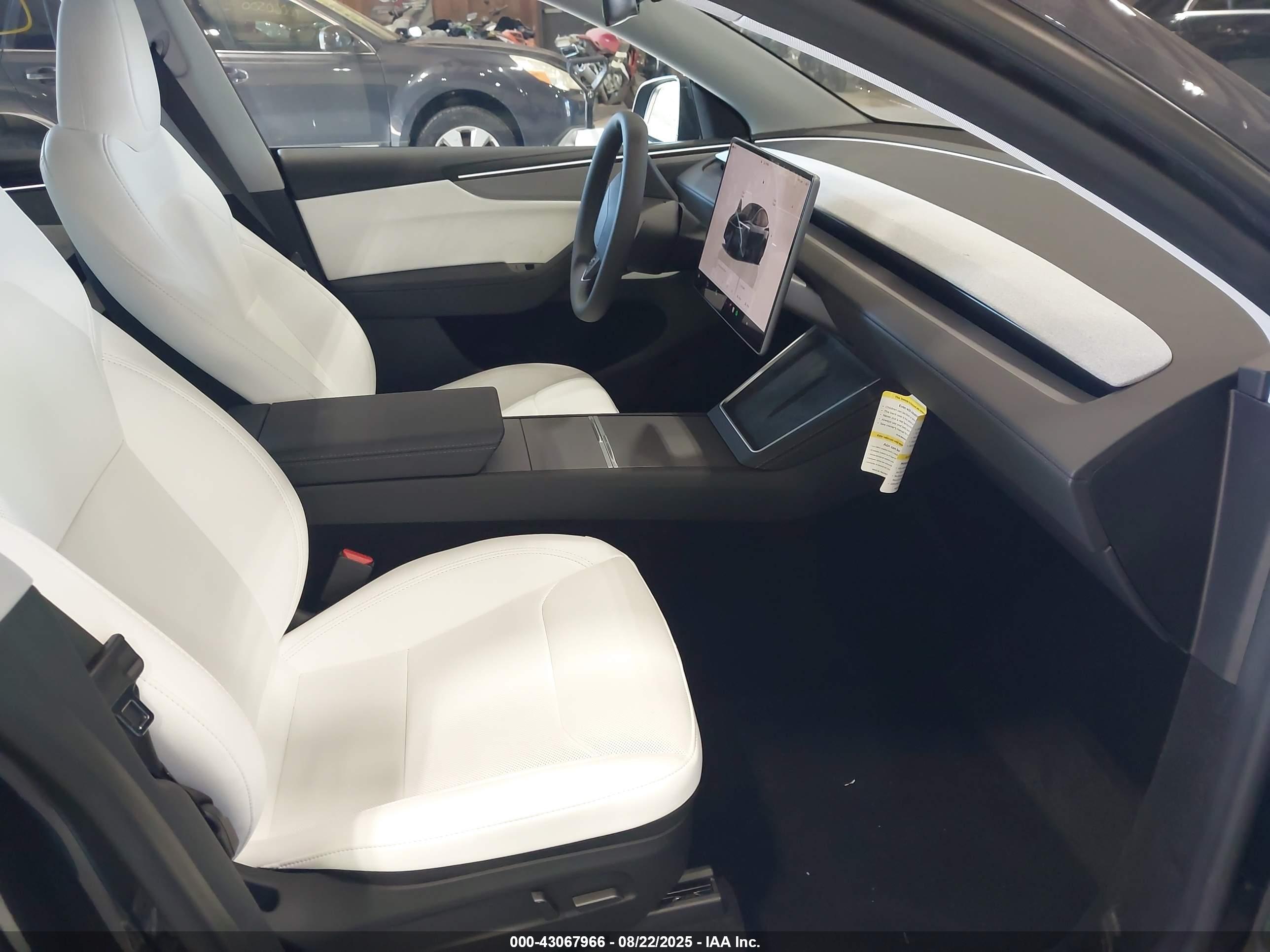 TESLA MODEL image 5