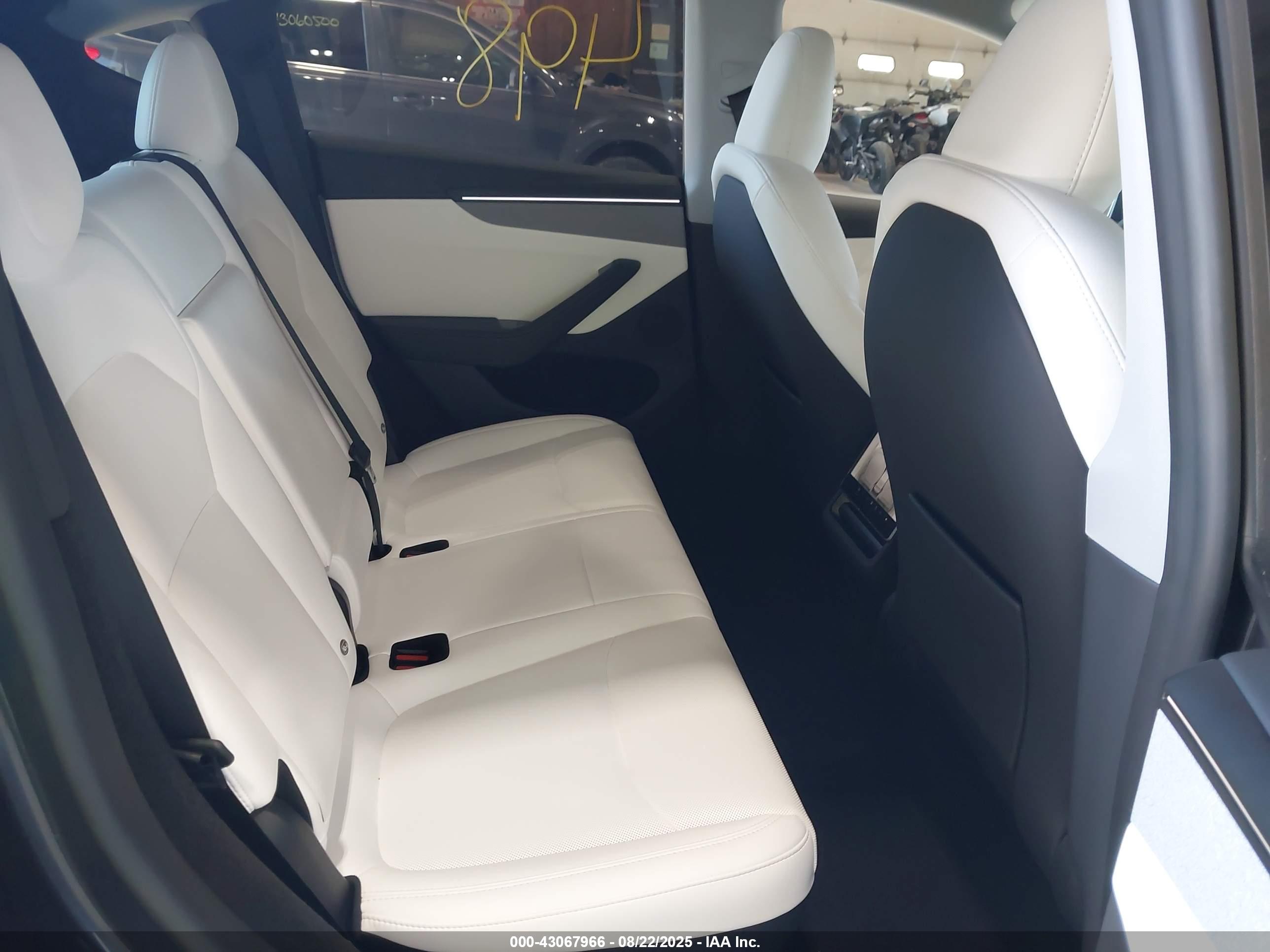 TESLA MODEL image 8