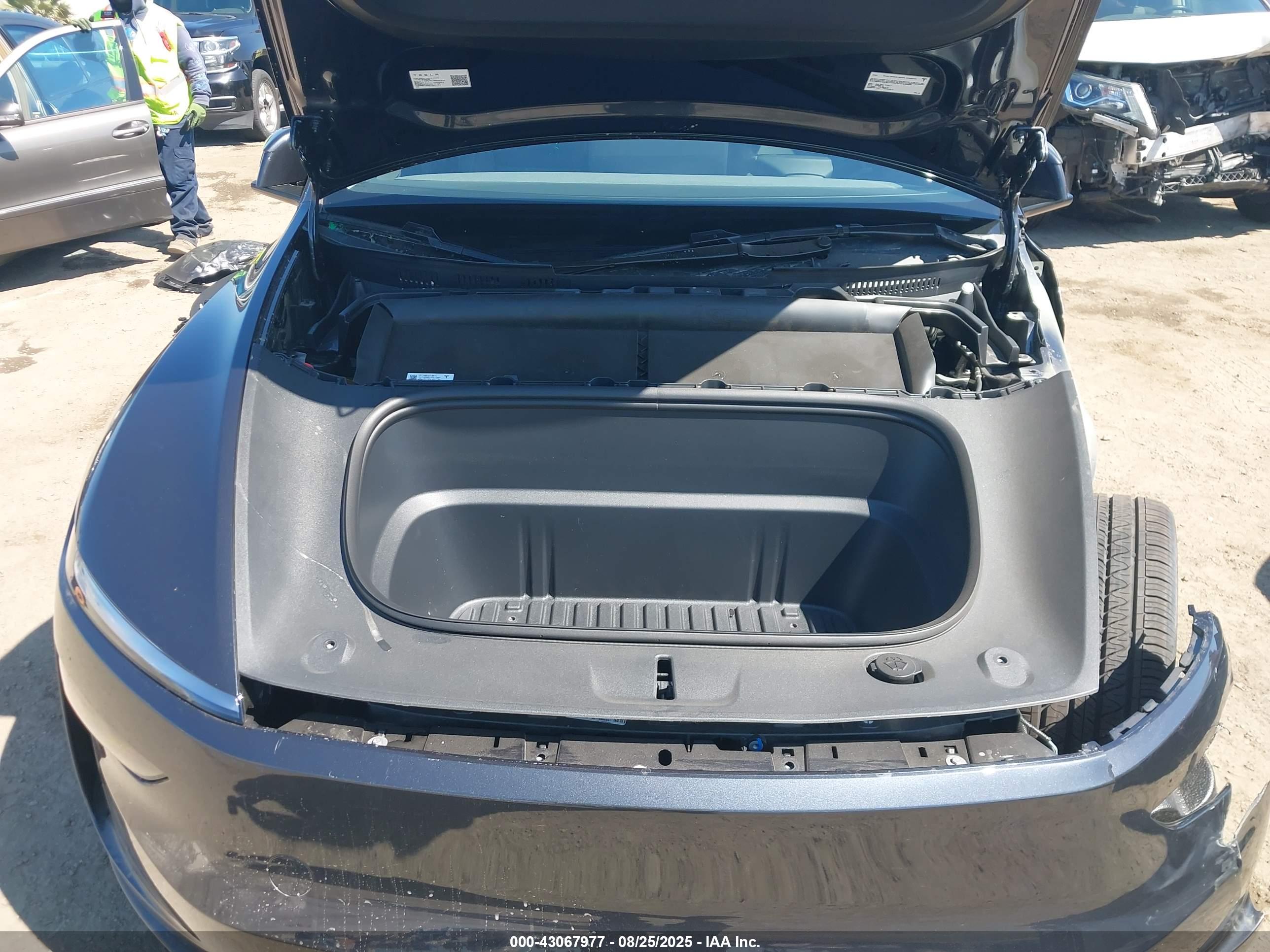 TESLA MODEL image 10