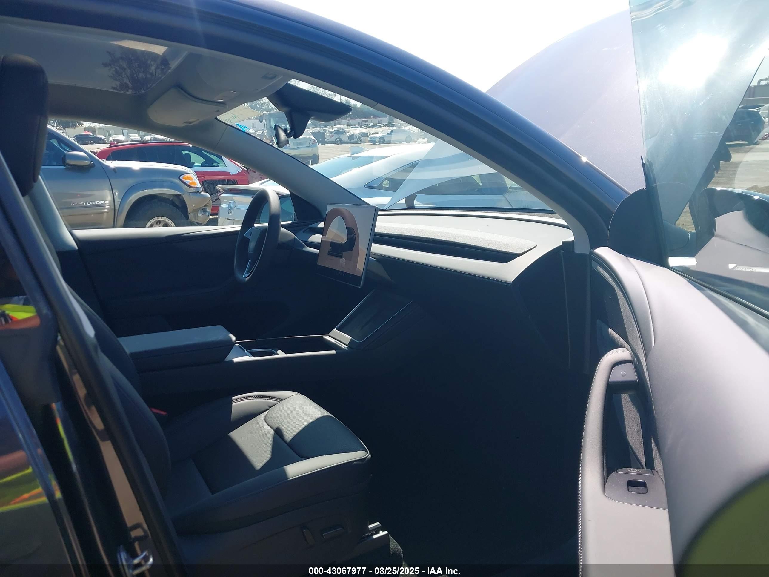TESLA MODEL image 5