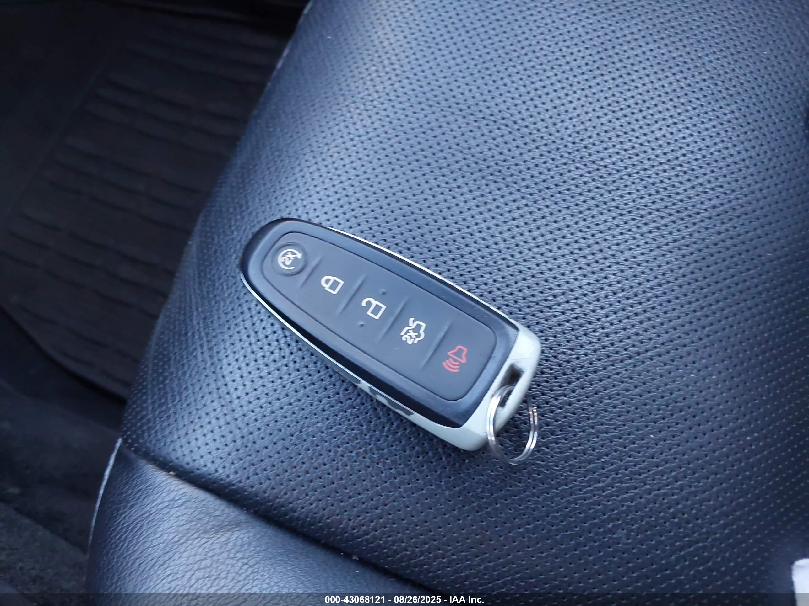 LINCOLN MKT image 11