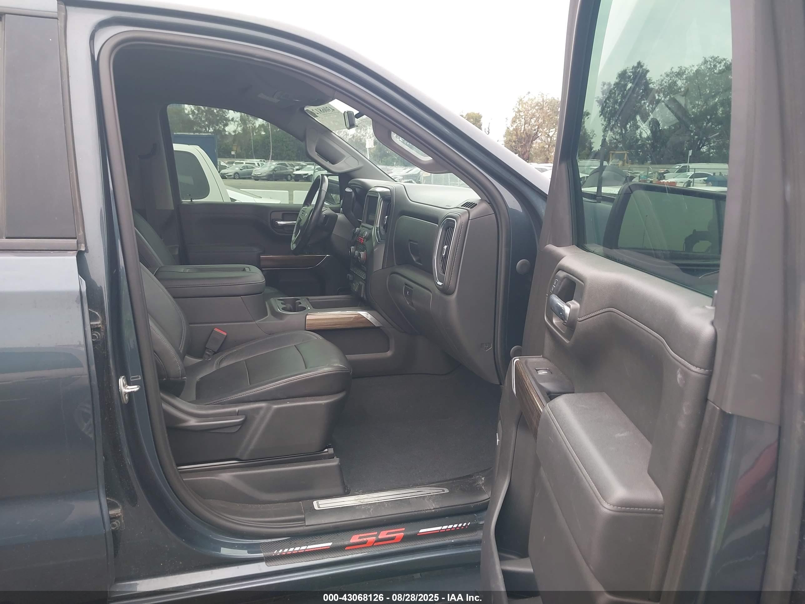CHEVROLET SILVERADO image 5