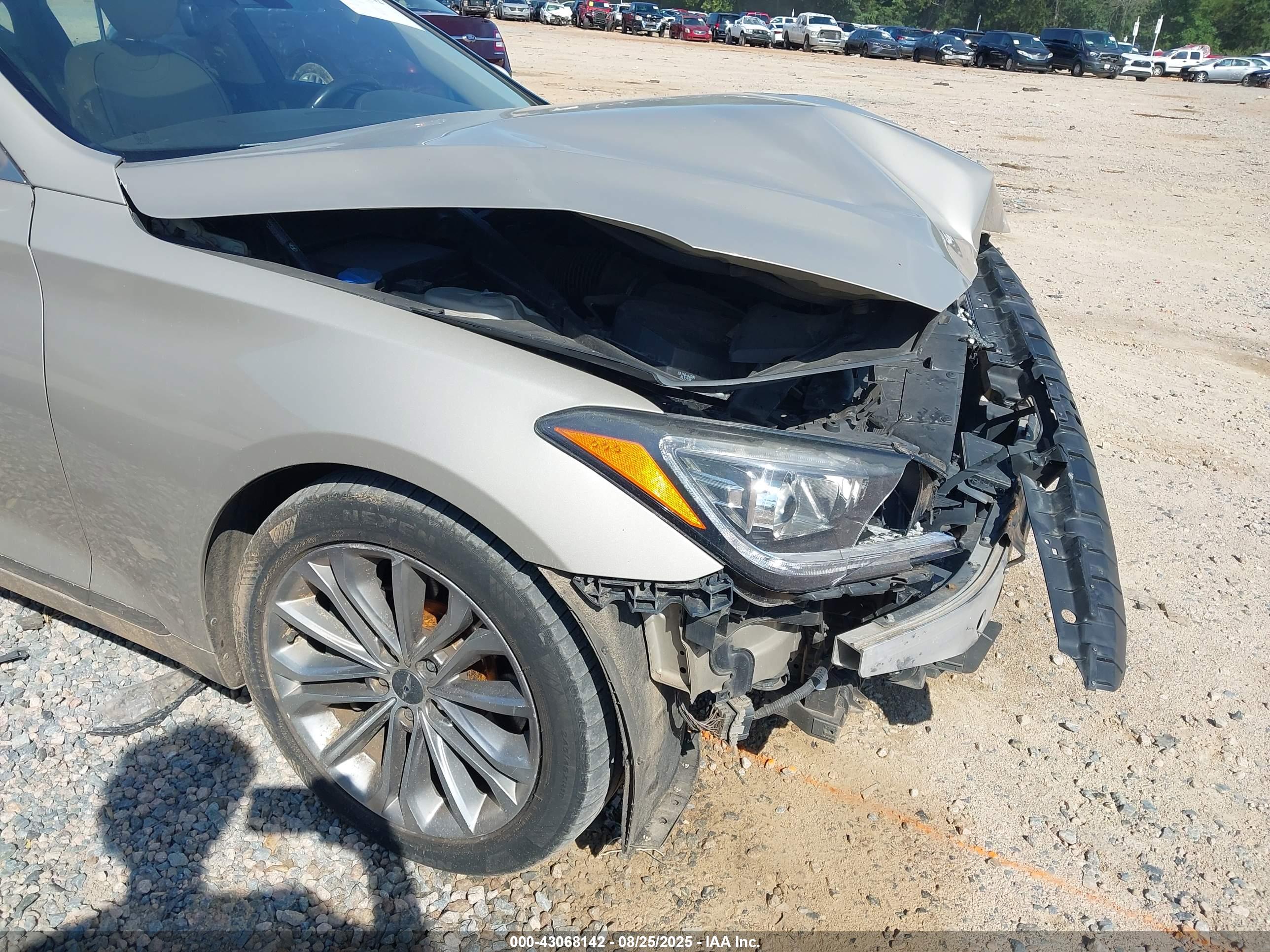 HYUNDAI GENESIS image 6