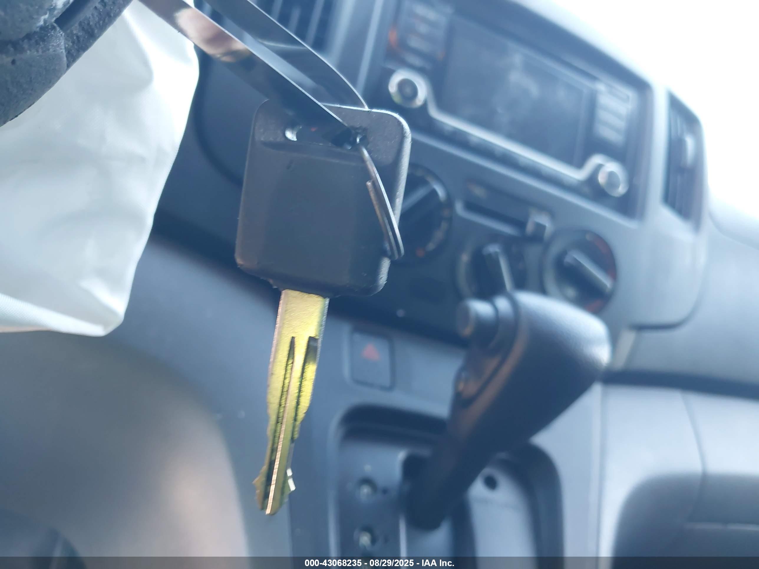NISSAN NV200 image 11
