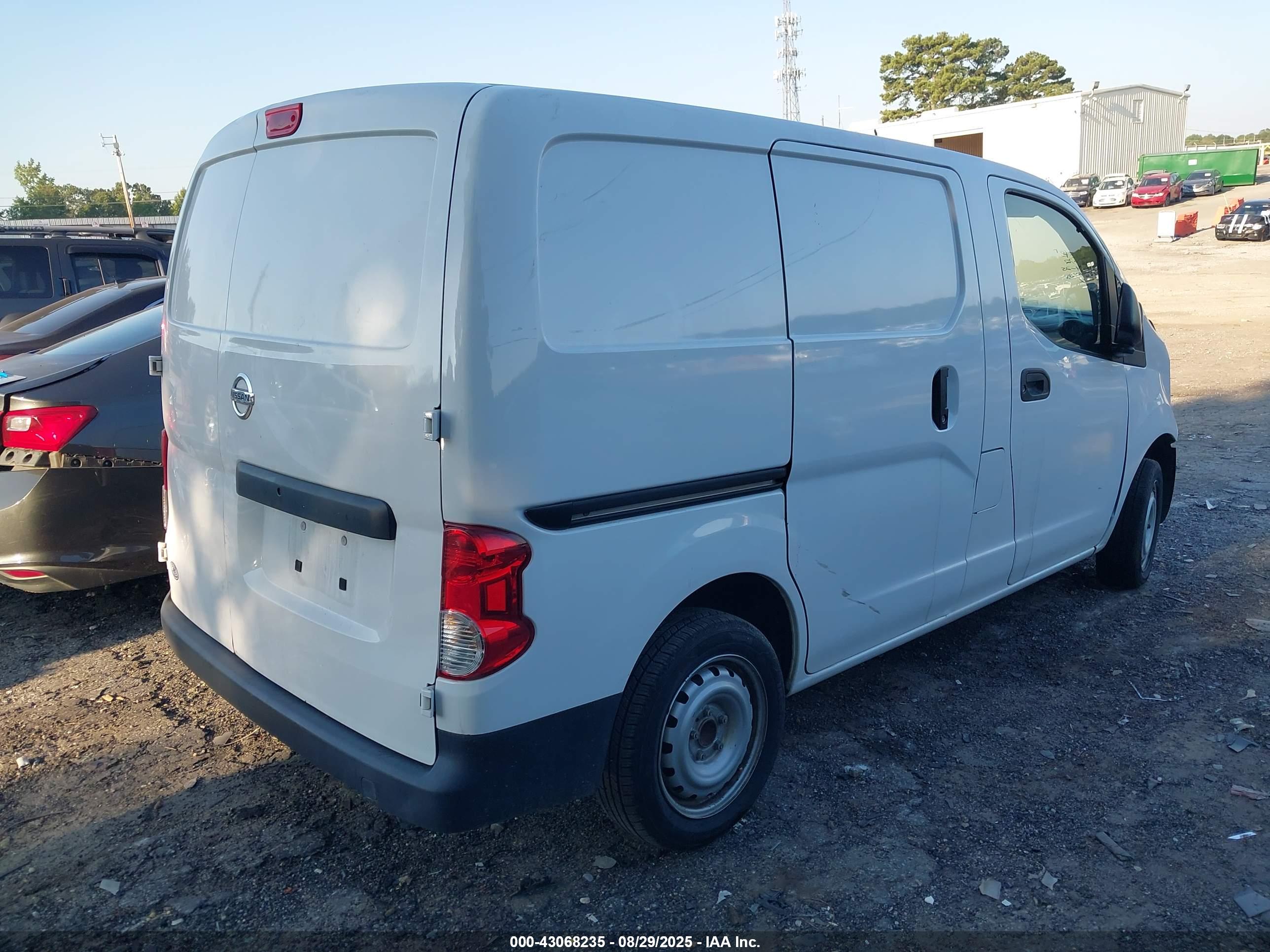 NISSAN NV200 image 4