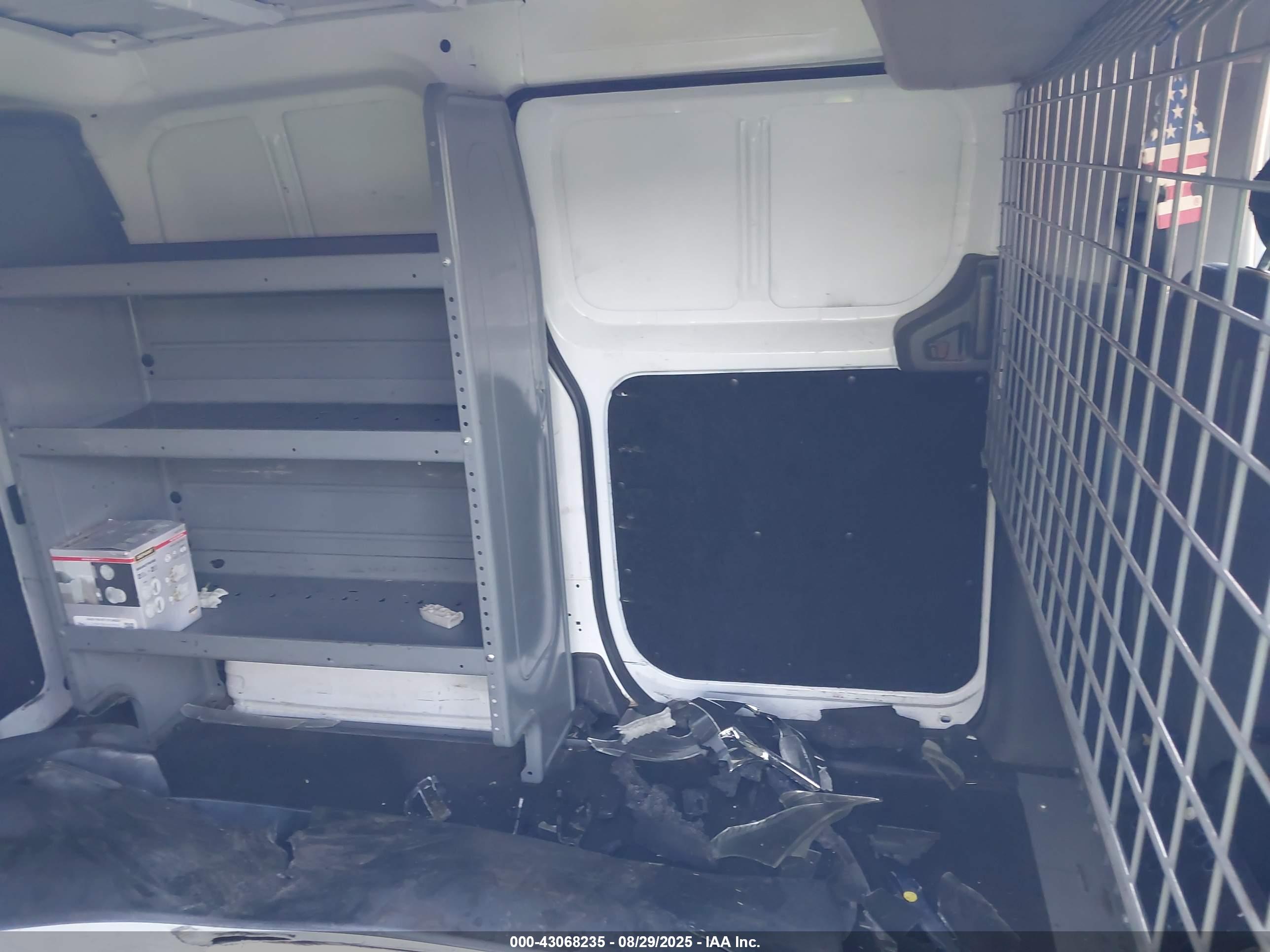 NISSAN NV200 image 8