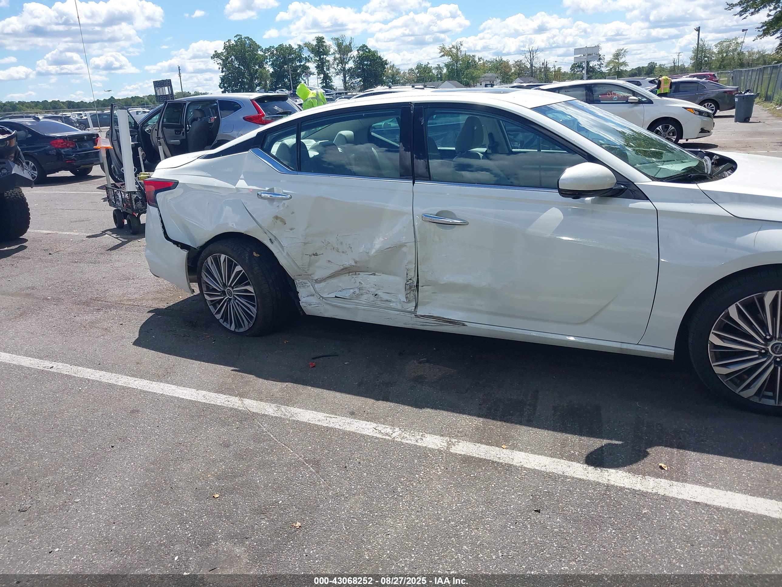NISSAN ALTIMA image 6
