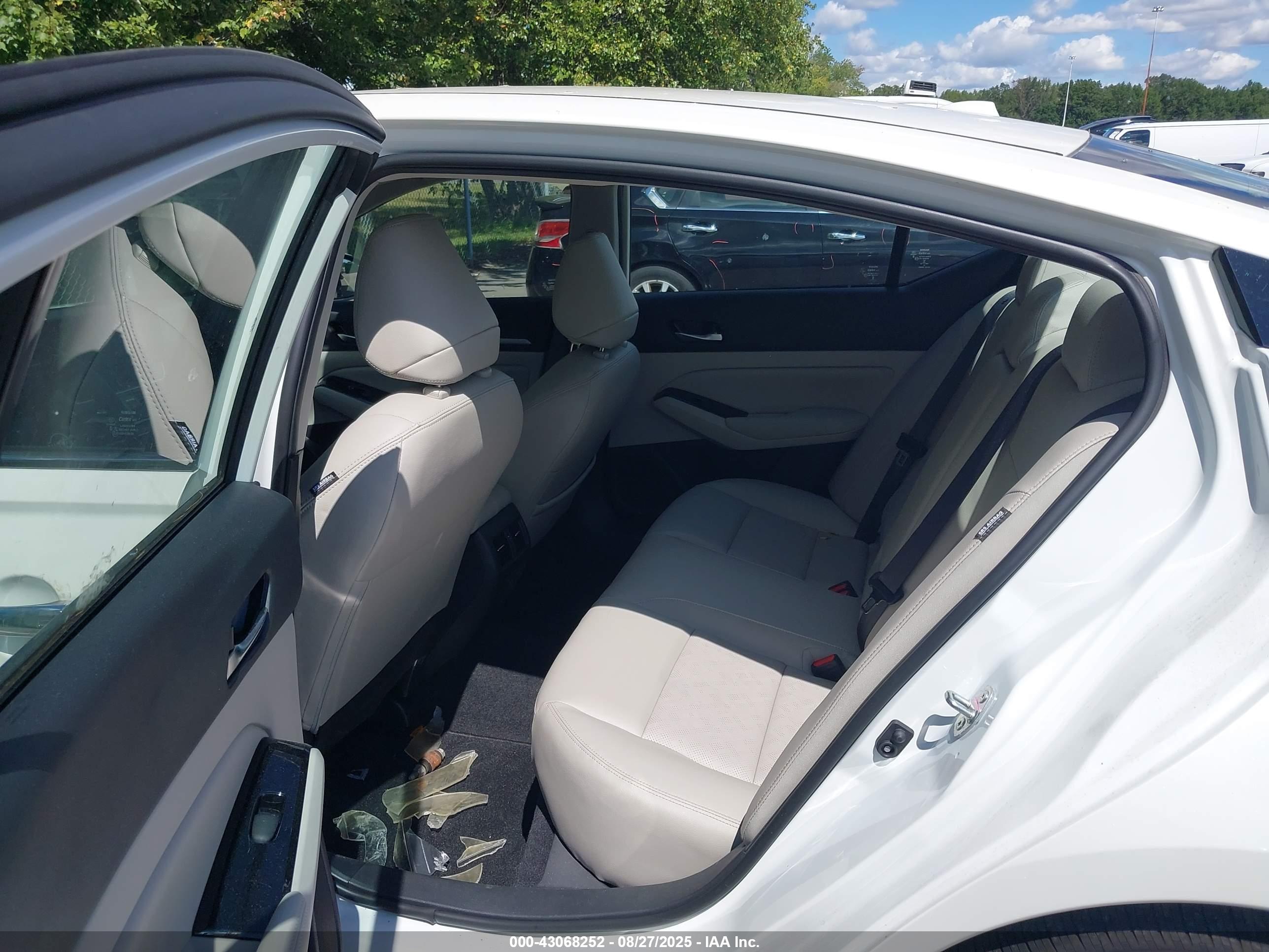 NISSAN ALTIMA image 8