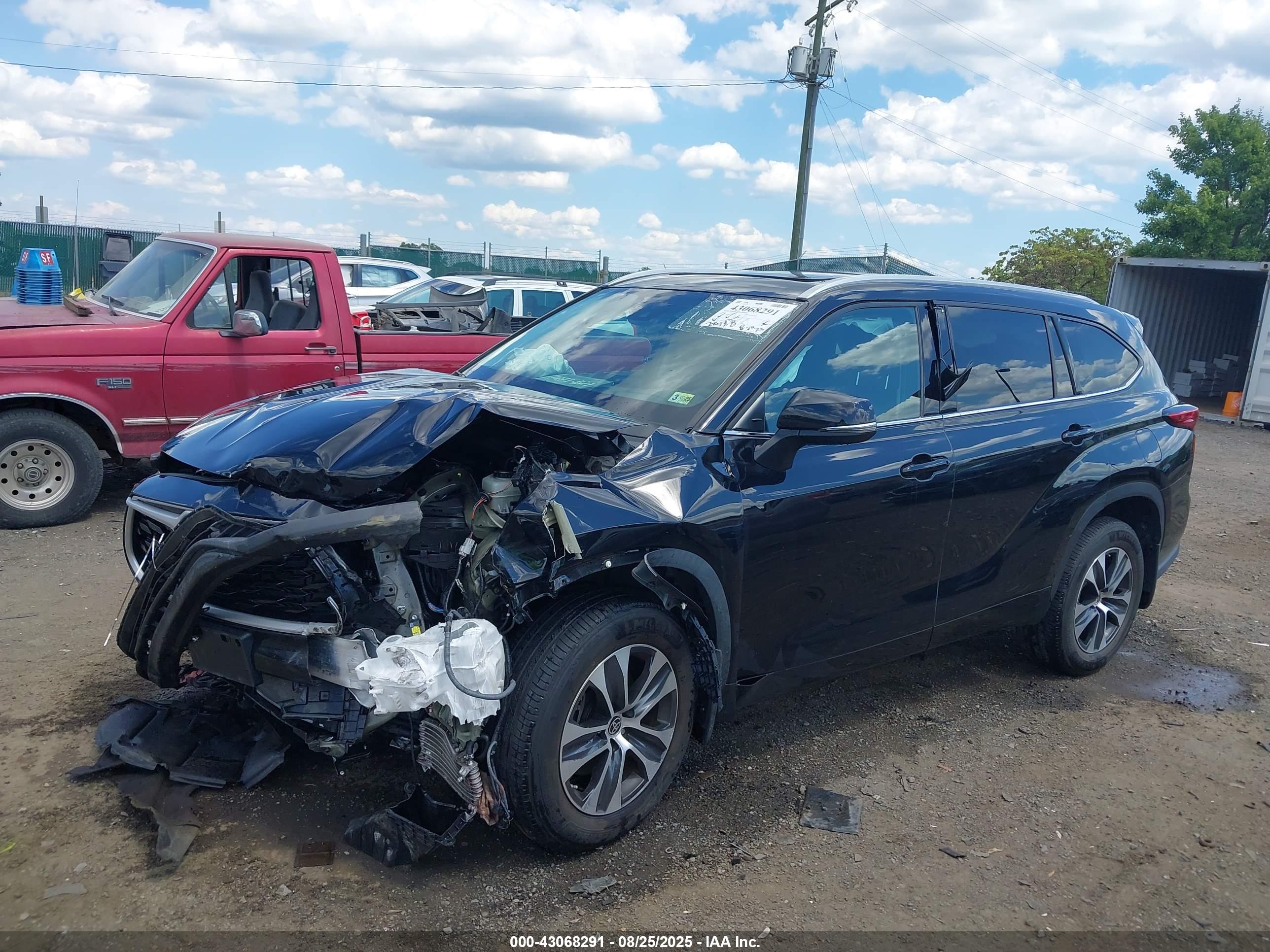 TOYOTA HIGHLANDER image 2