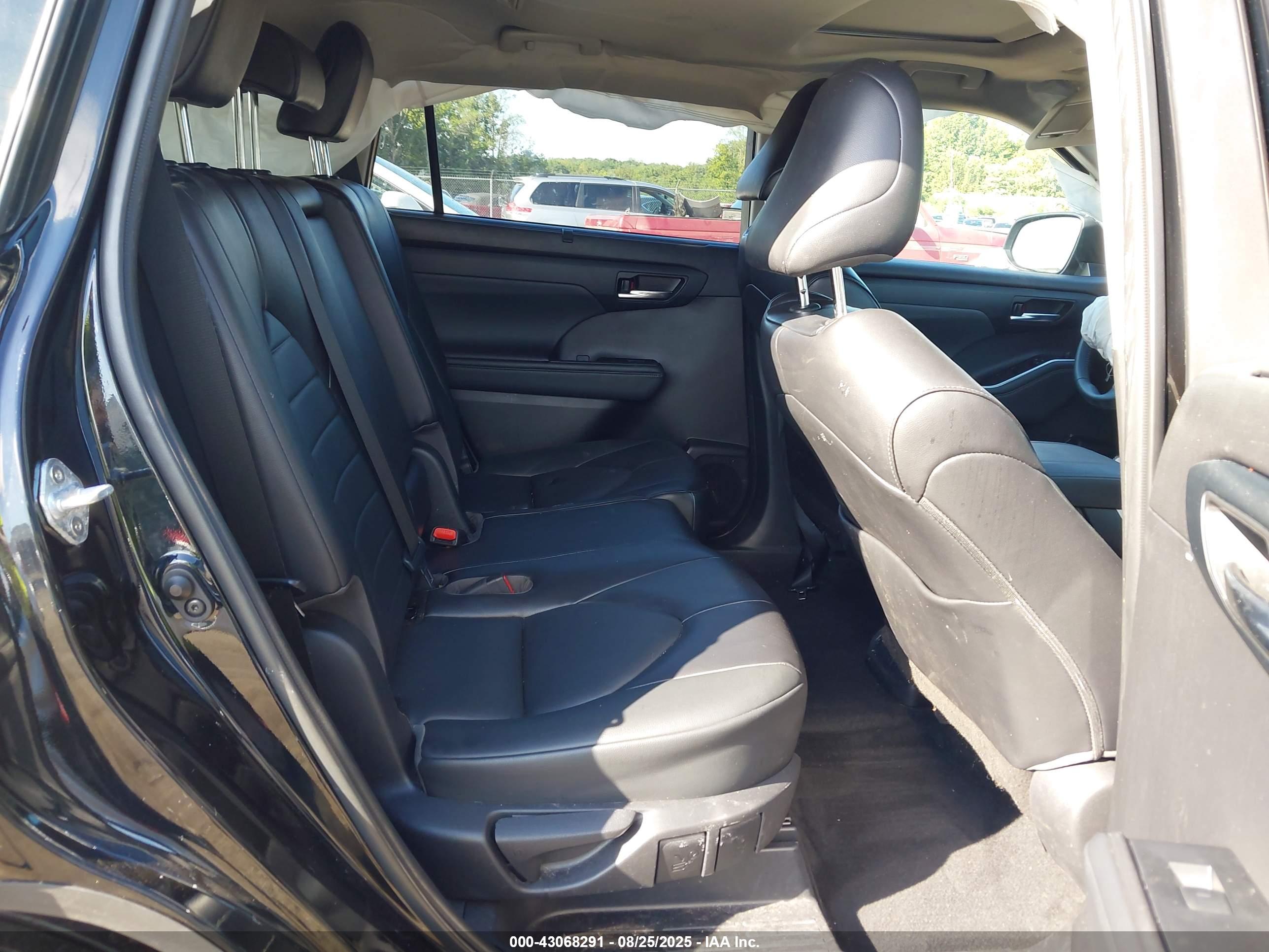 TOYOTA HIGHLANDER image 8