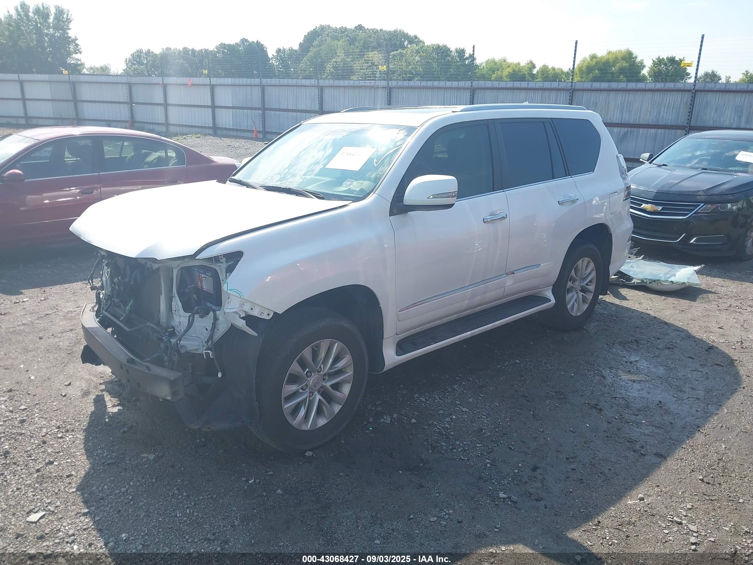 LEXUS GX image 2