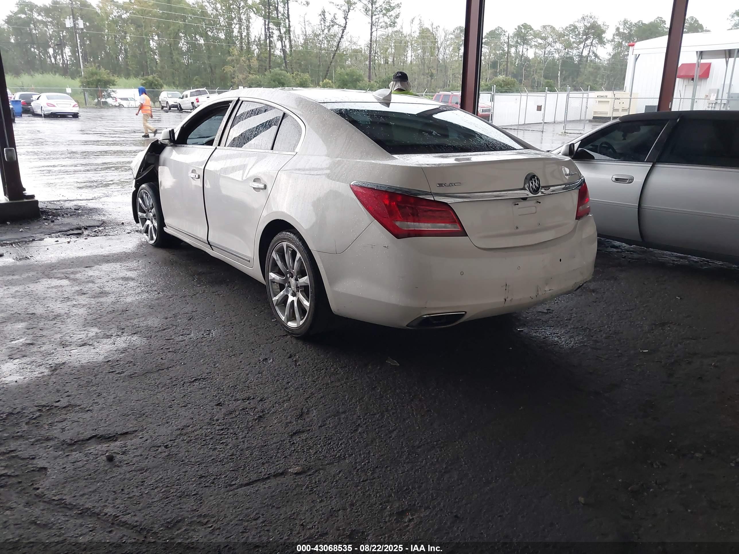 BUICK LACROSSE image 3