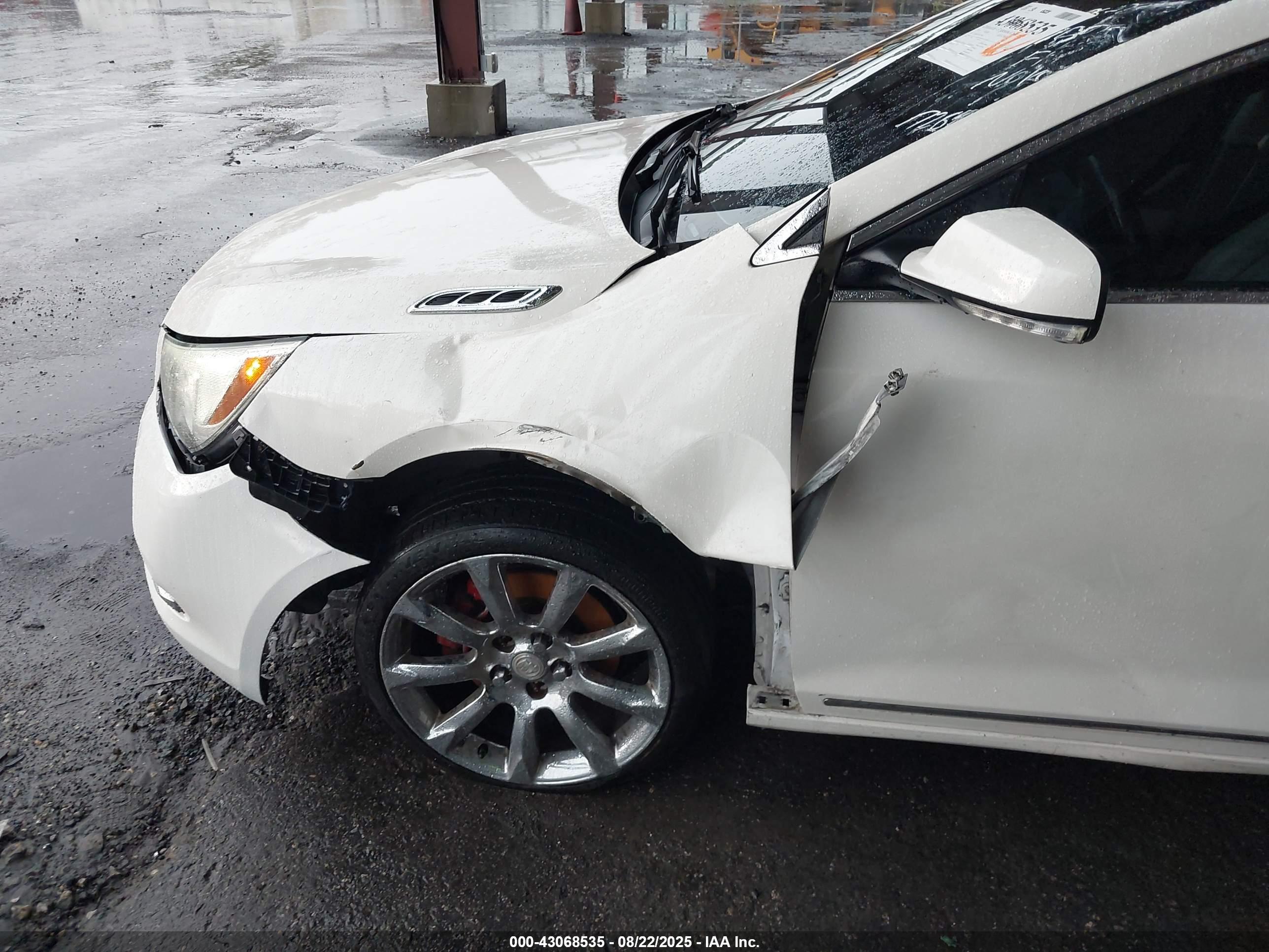 BUICK LACROSSE image 6