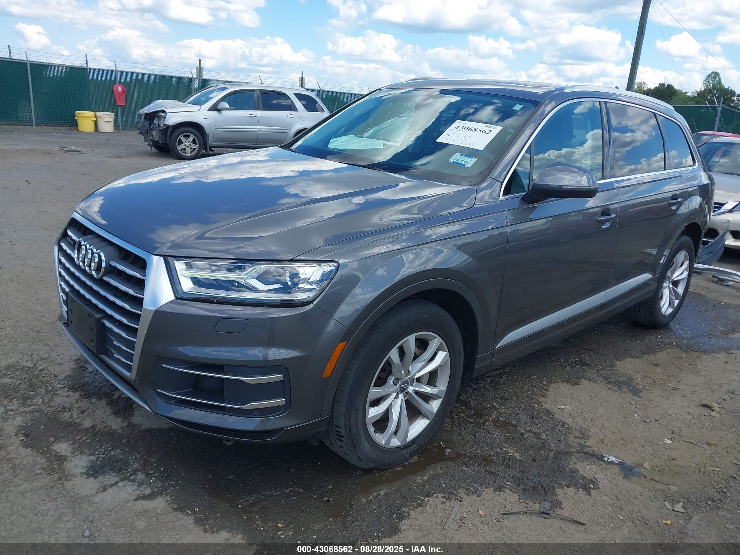 AUDI Q7 image 2