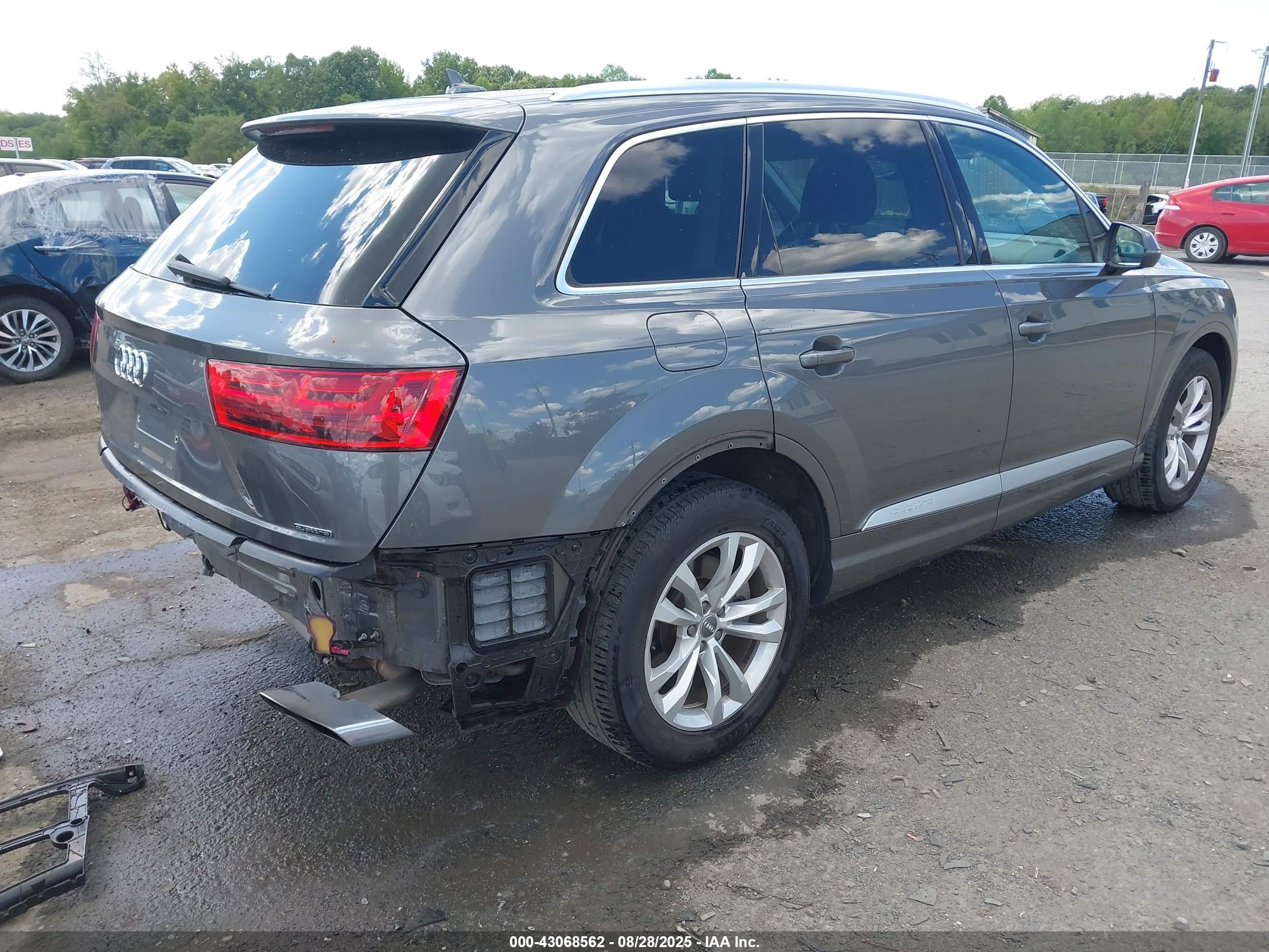 AUDI Q7 image 4
