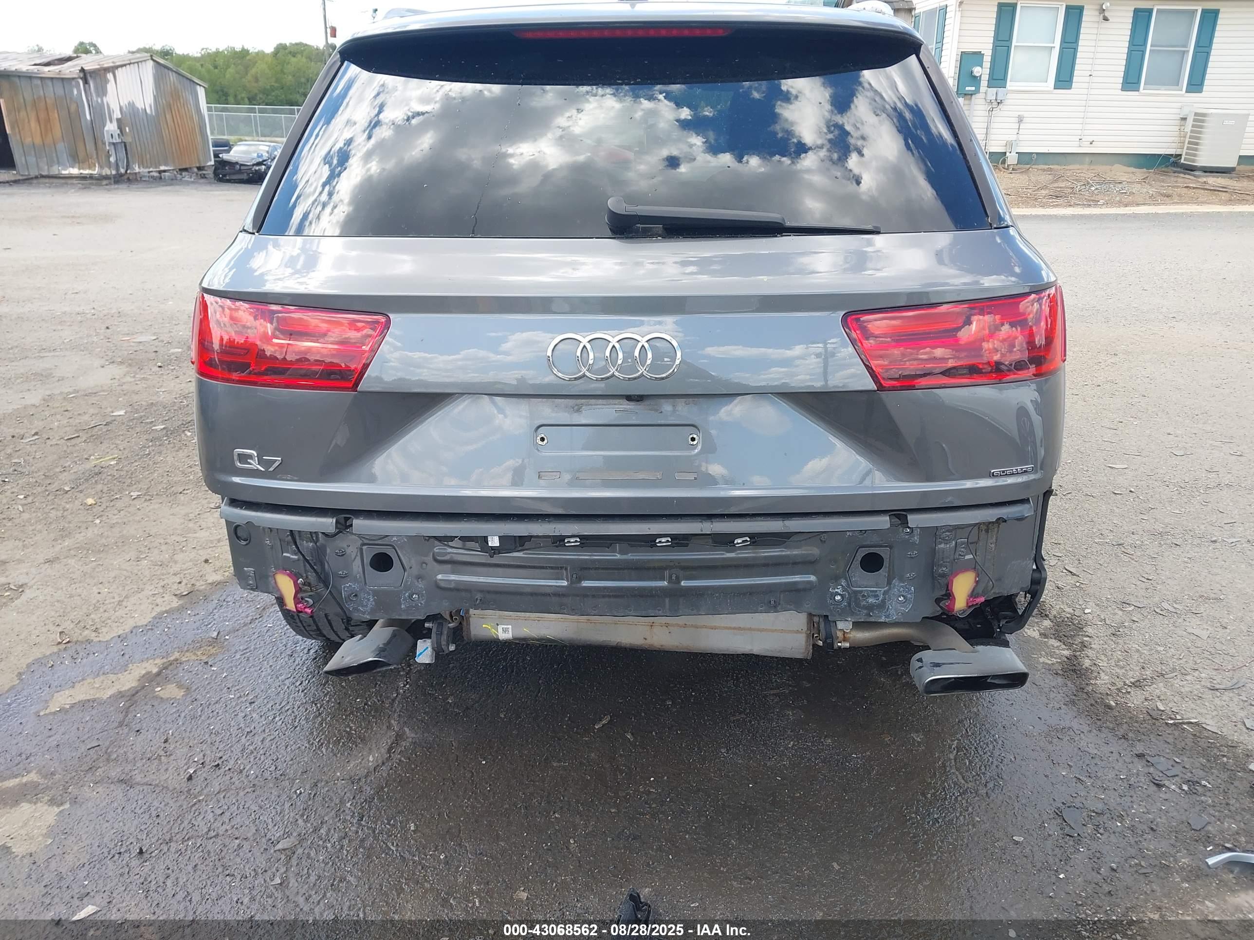 AUDI Q7 image 6