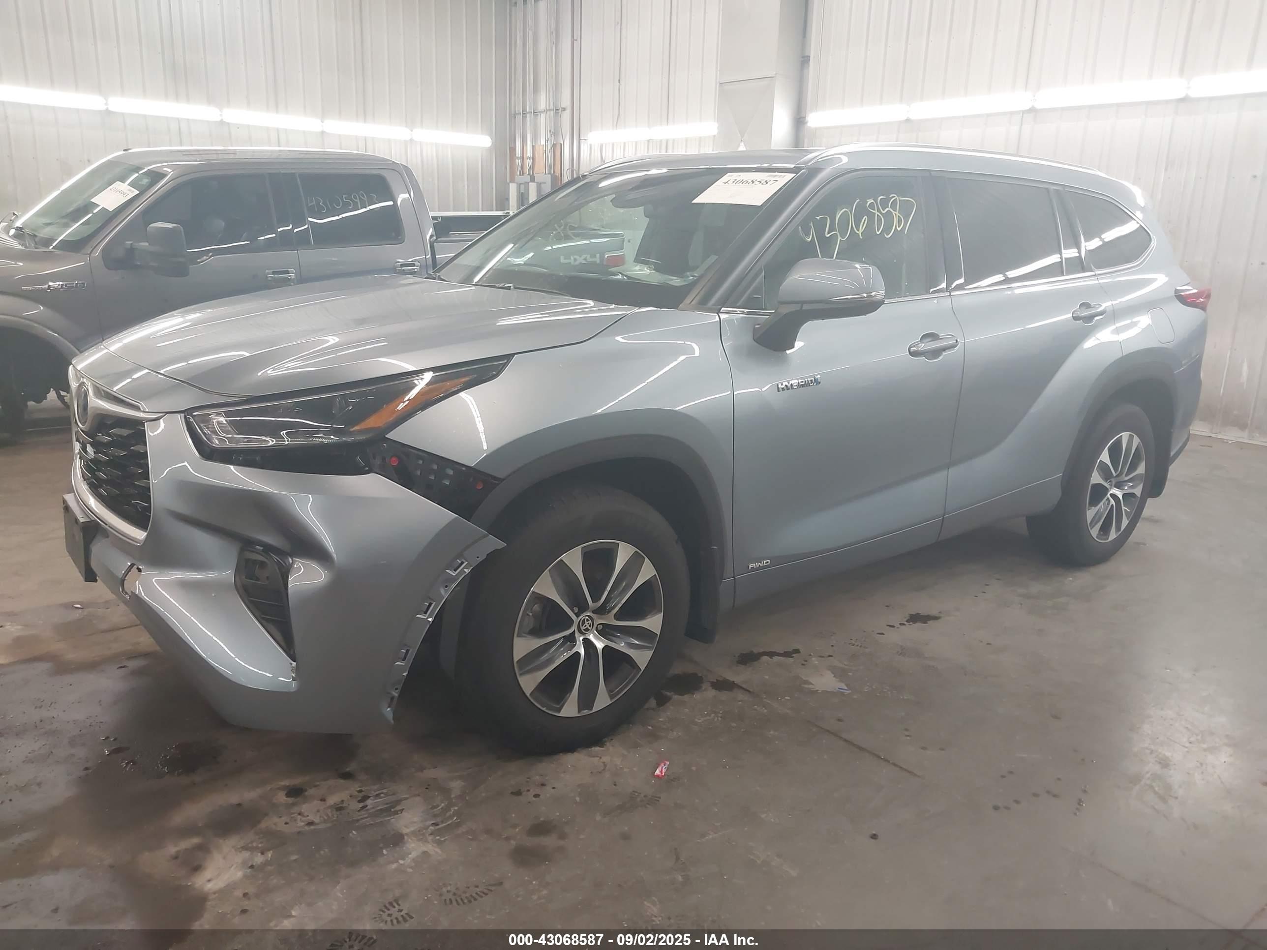 TOYOTA HIGHLANDER image 2